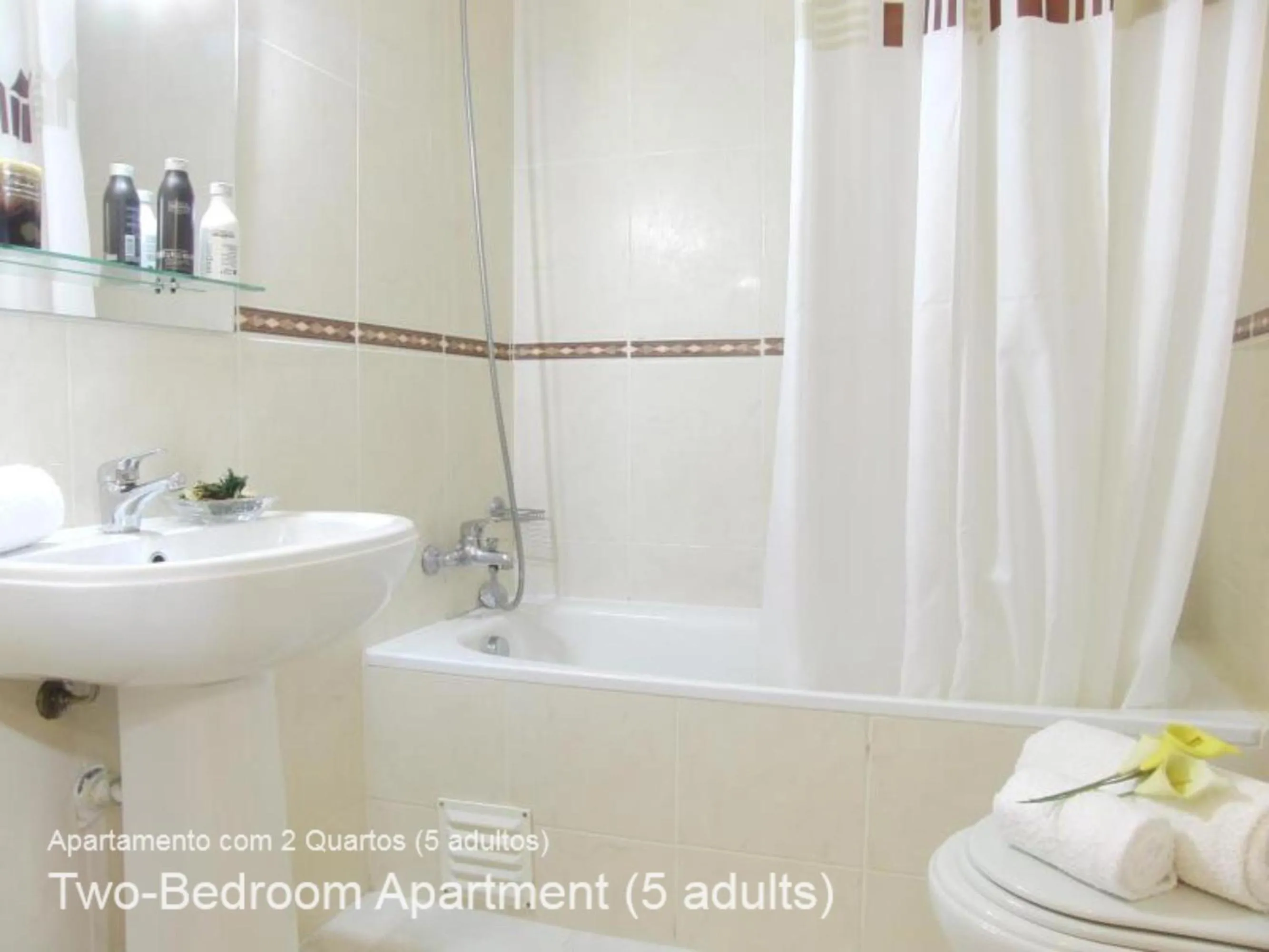 Bathroom in Akisol Albufeira Ocean II