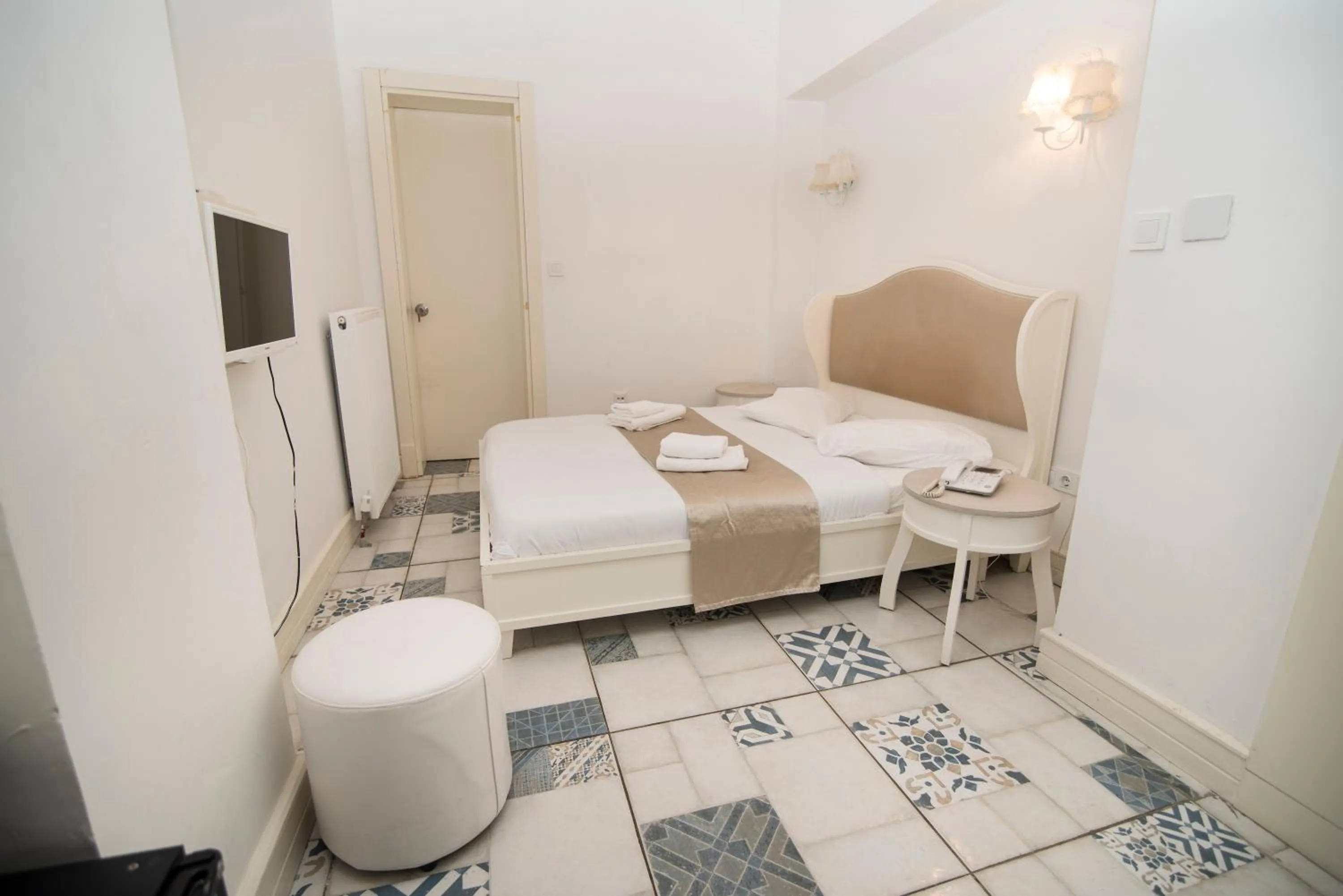 Photo of the whole room, Bed in Buyukada Cankaya Hotel