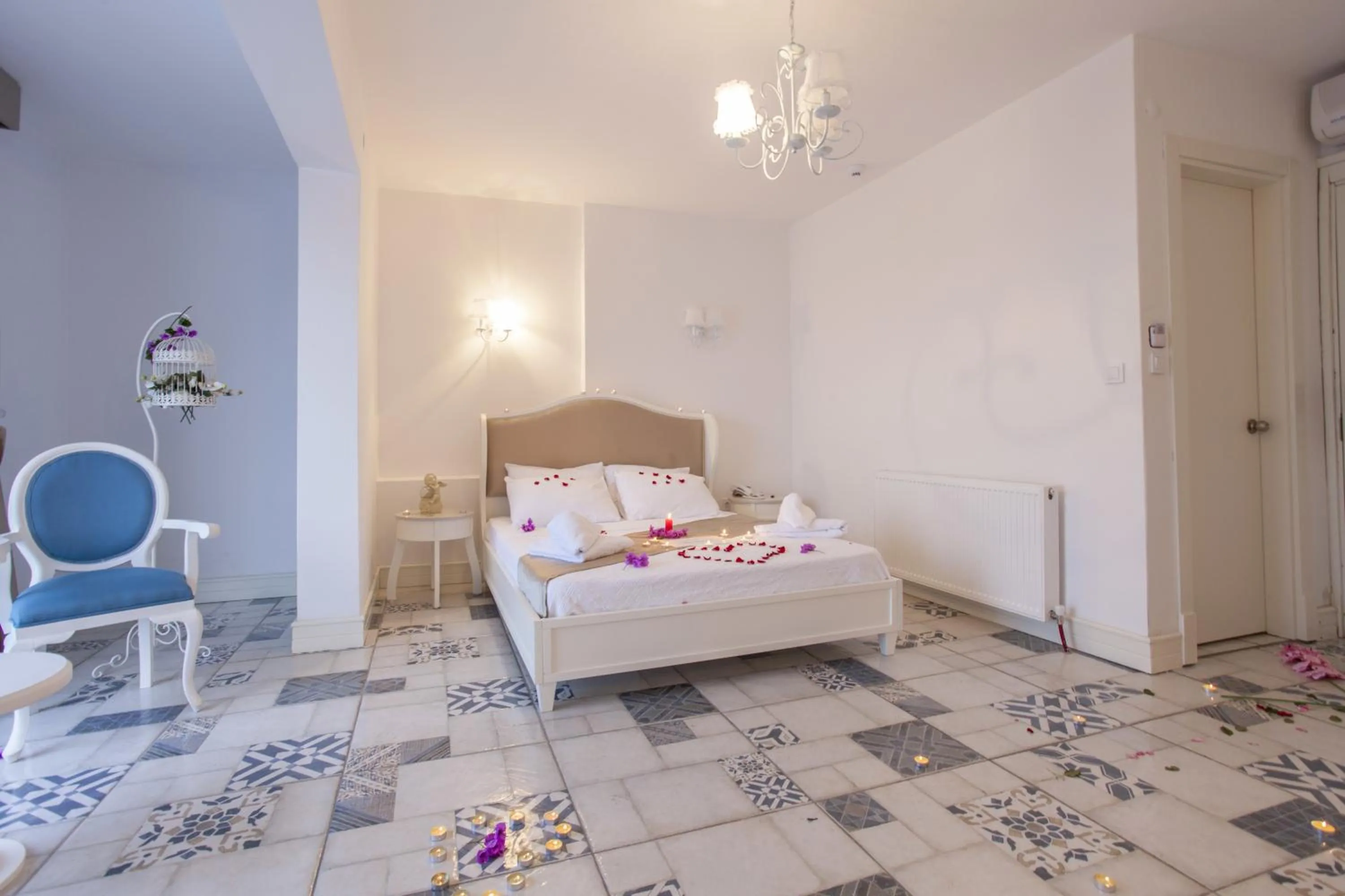 Bedroom, Bed in Buyukada Cankaya Hotel