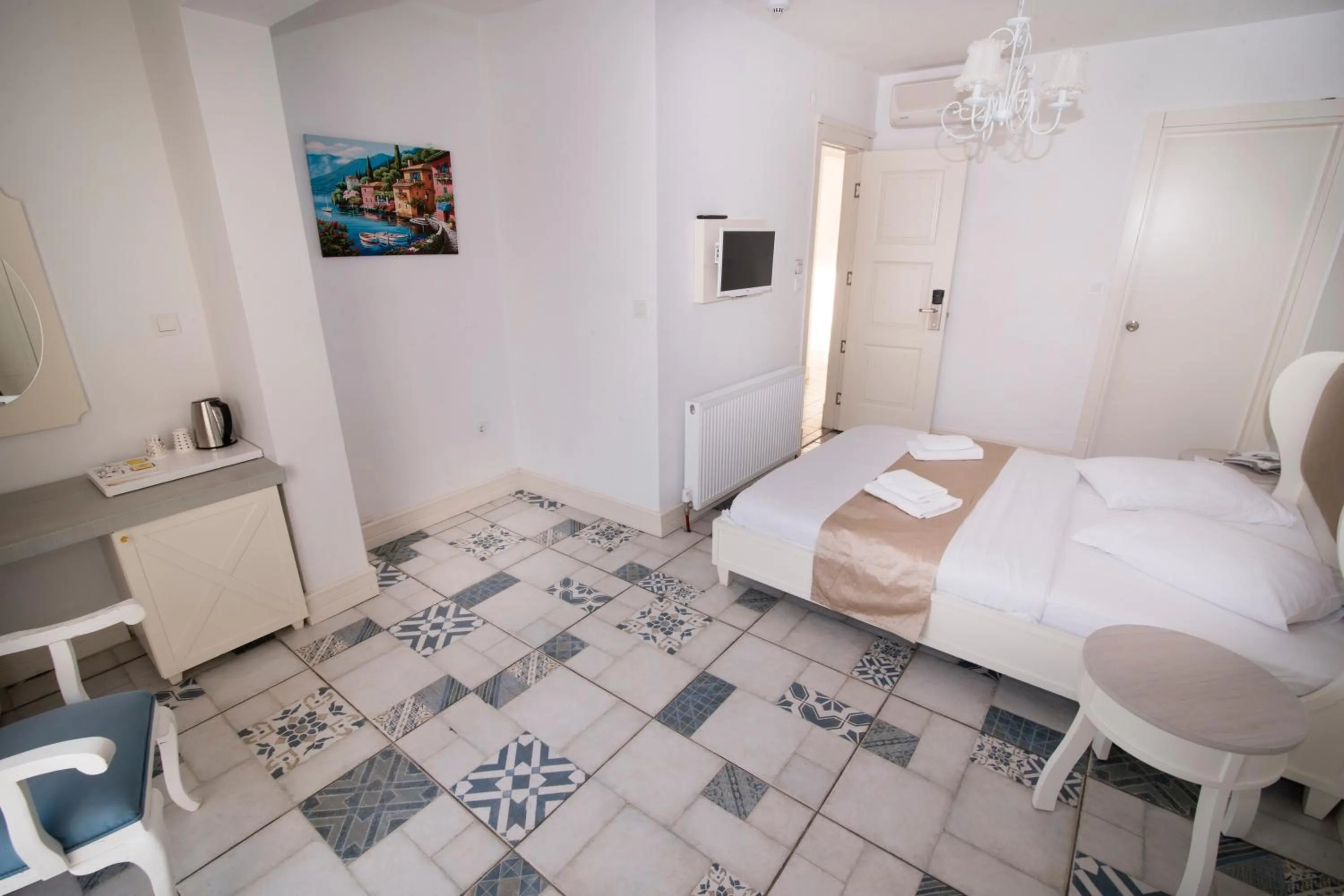 Photo of the whole room, Bed in Buyukada Cankaya Hotel