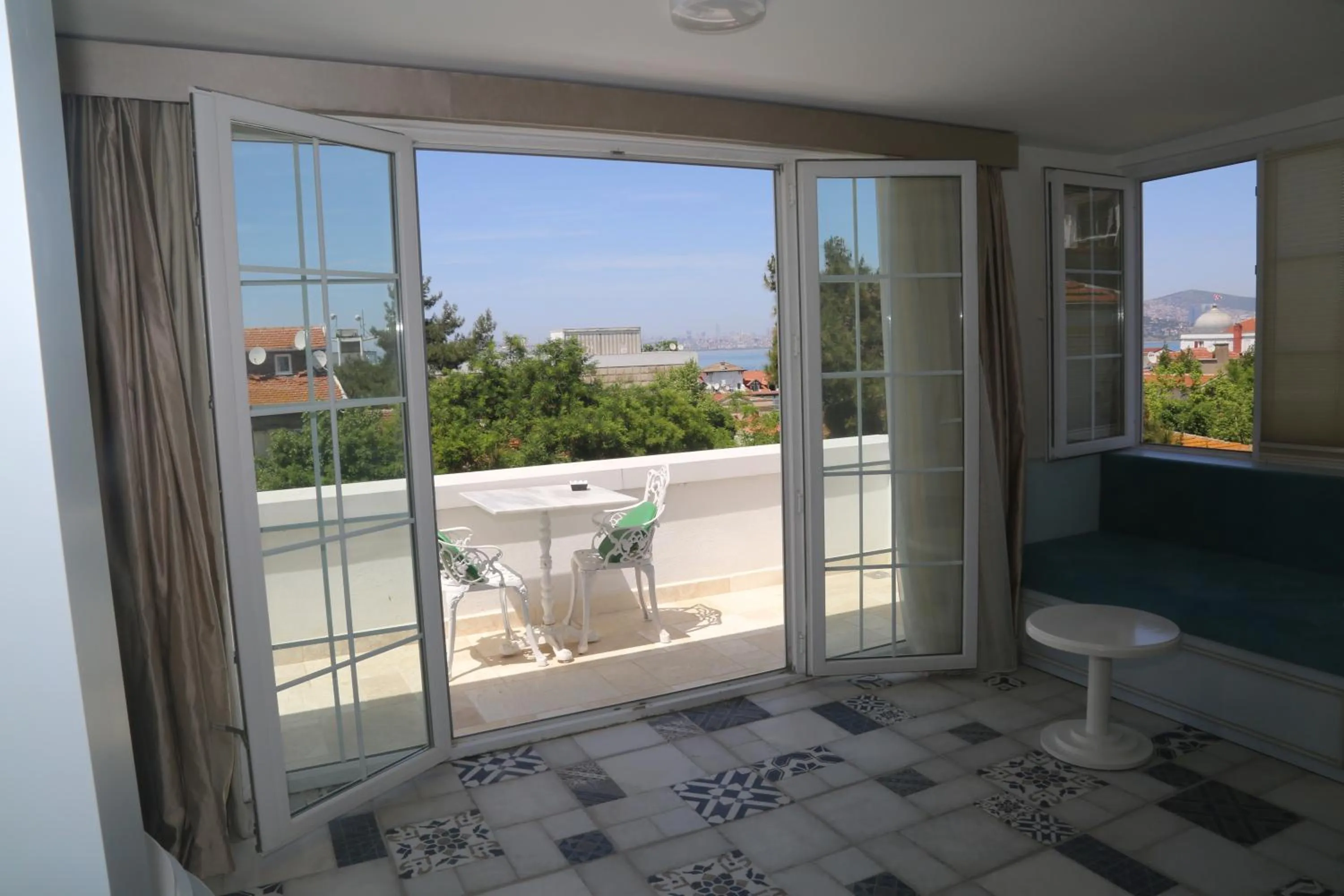 Balcony/Terrace in Buyukada Cankaya Hotel