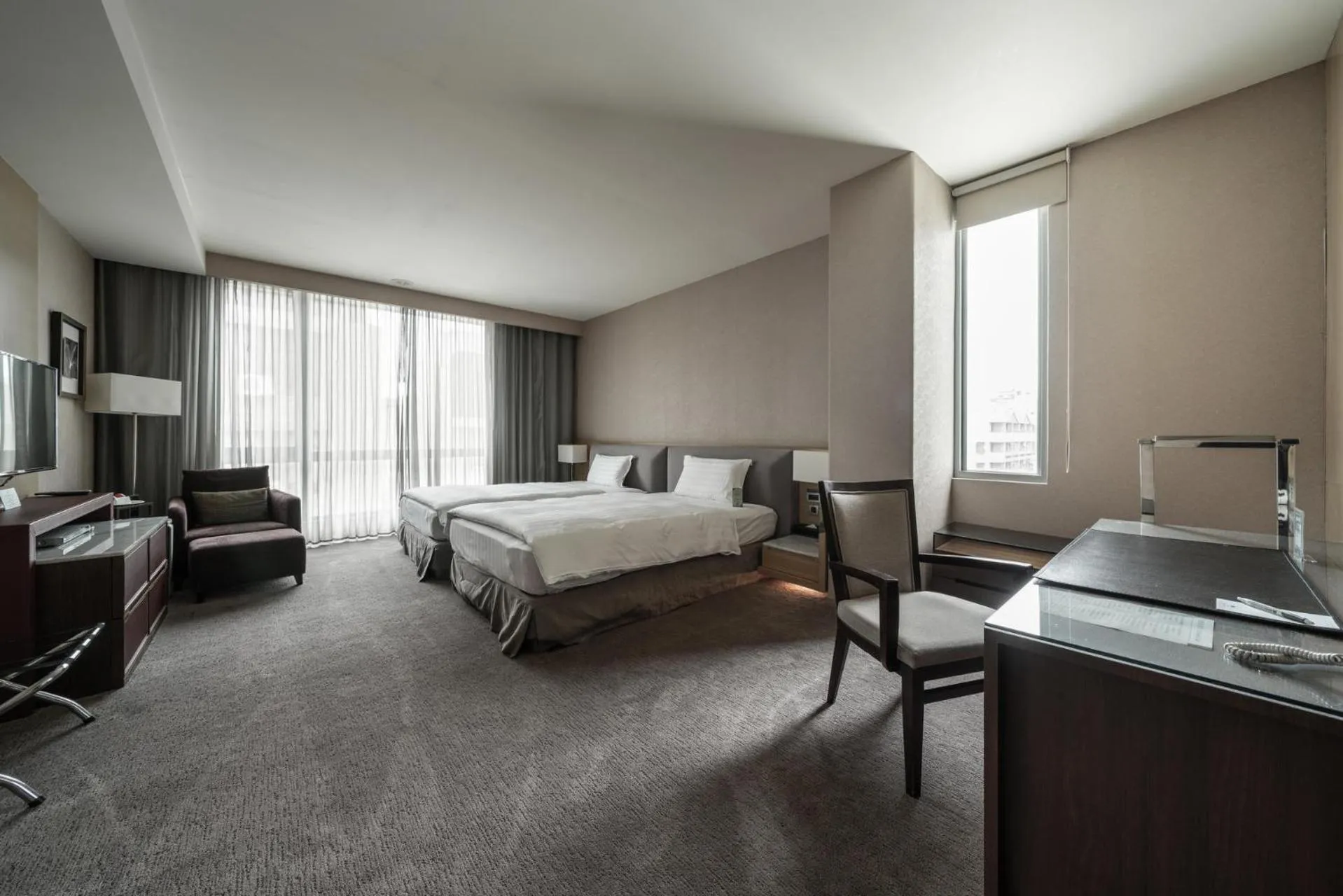 Bed in Taipung Suites