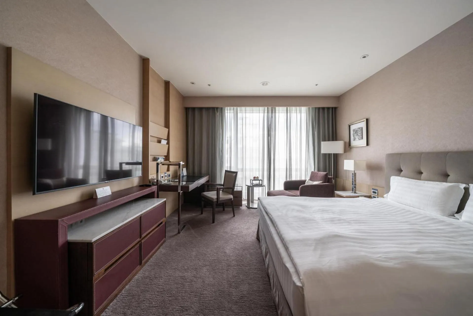 Bed in Taipung Suites