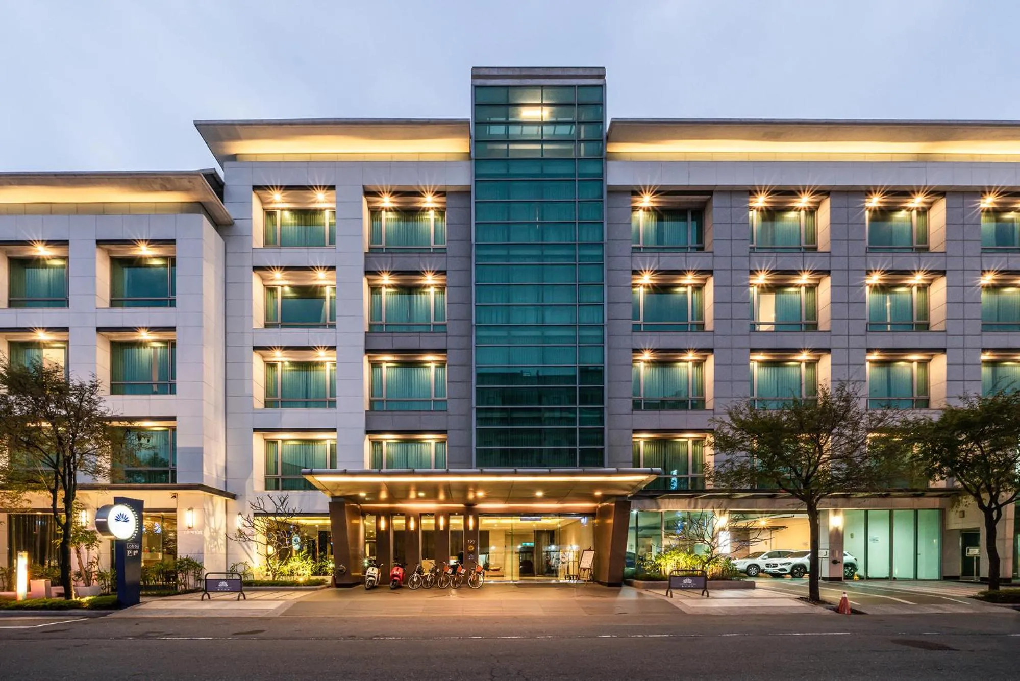 Property building in Taipung Suites