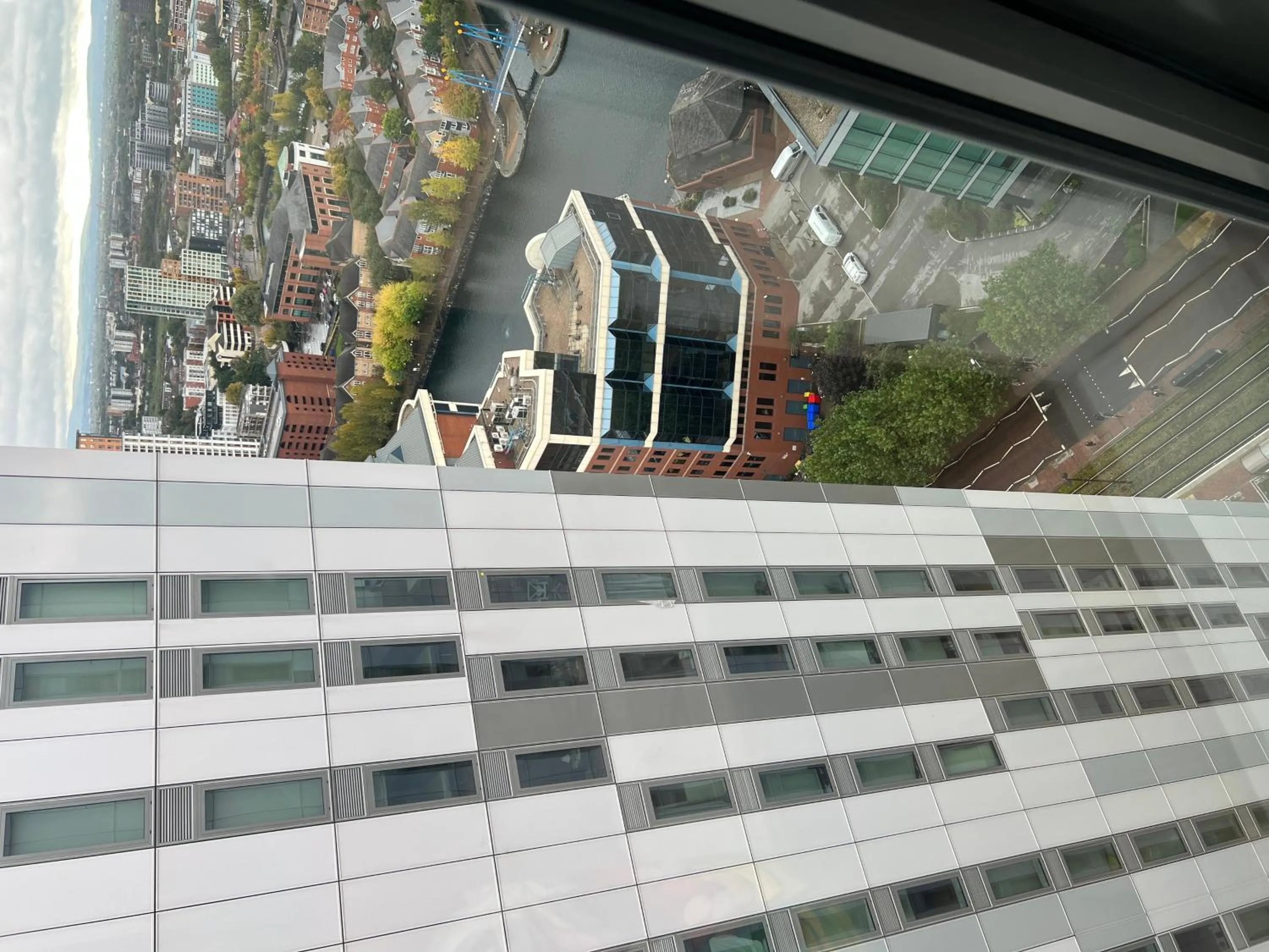 Immaculate 1-Bed Apartment on the 26th floor