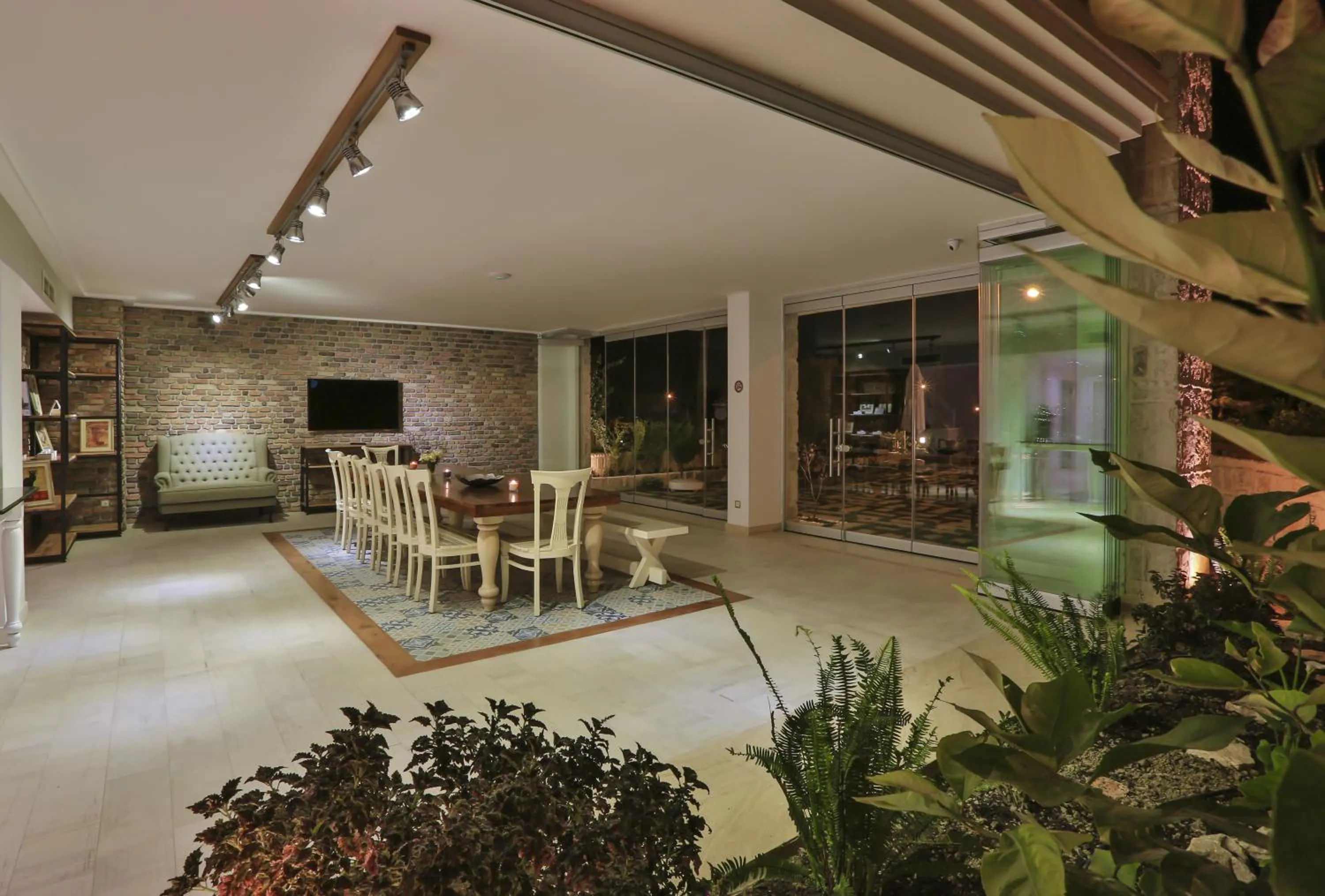 Night in Arnna Hotel