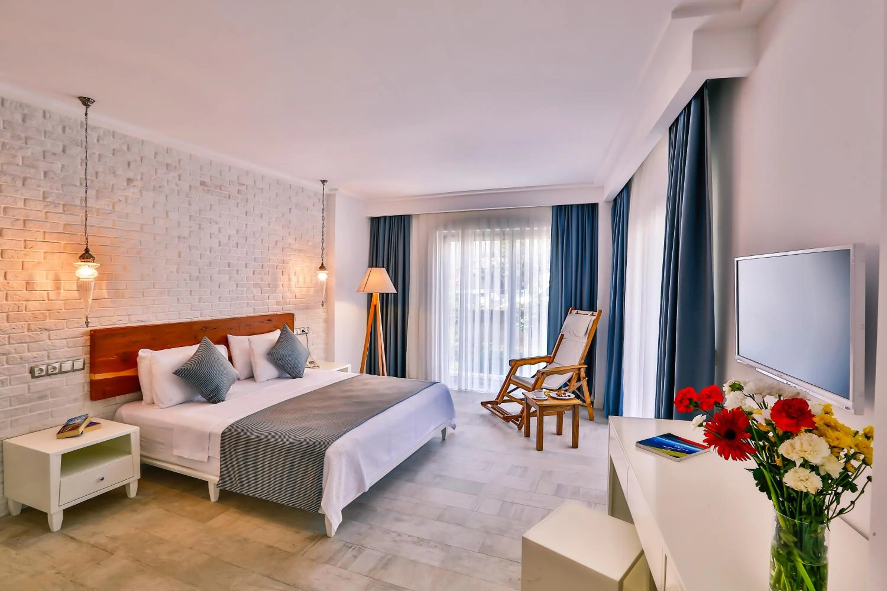 Photo of the whole room, Bed in Arnna Hotel