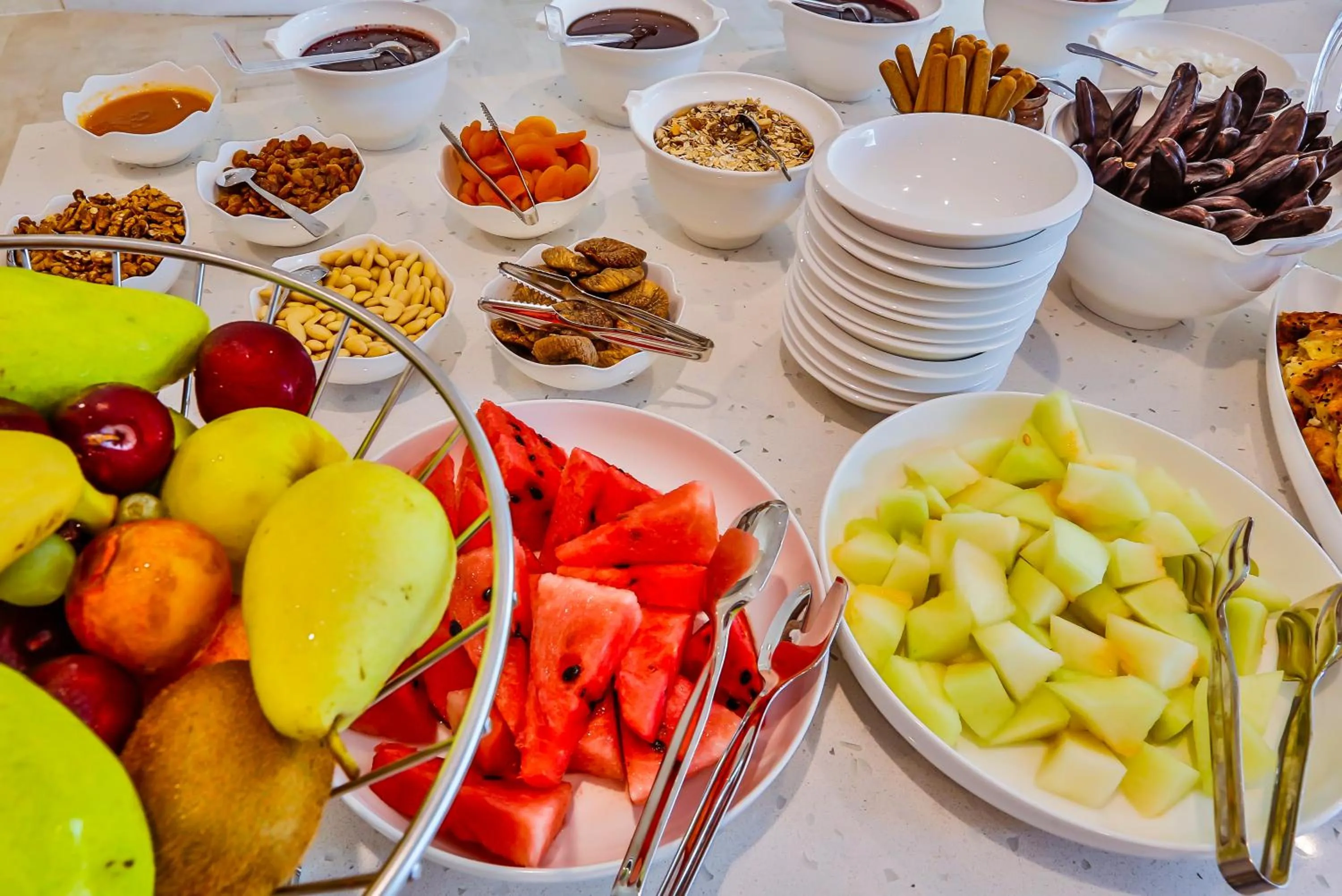 Restaurant/places to eat in Arnna Hotel