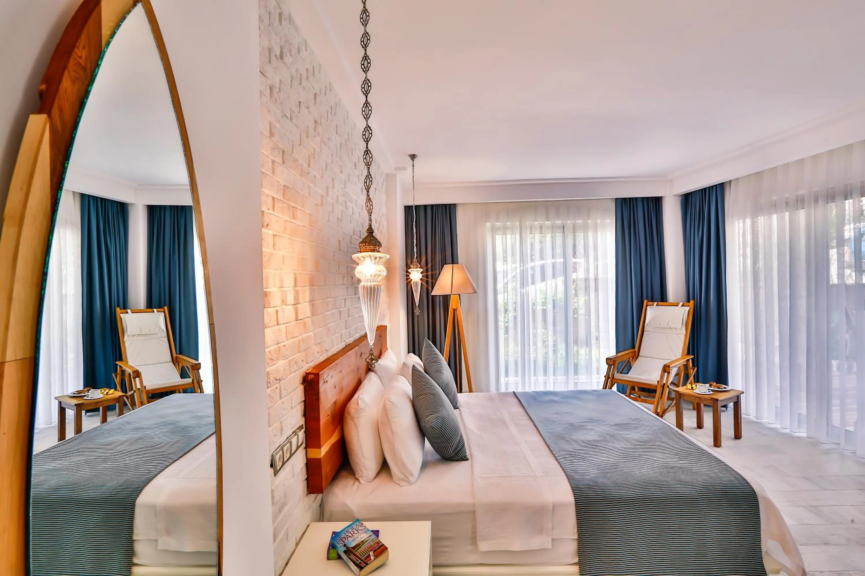 Photo of the whole room, Bed in Arnna Hotel