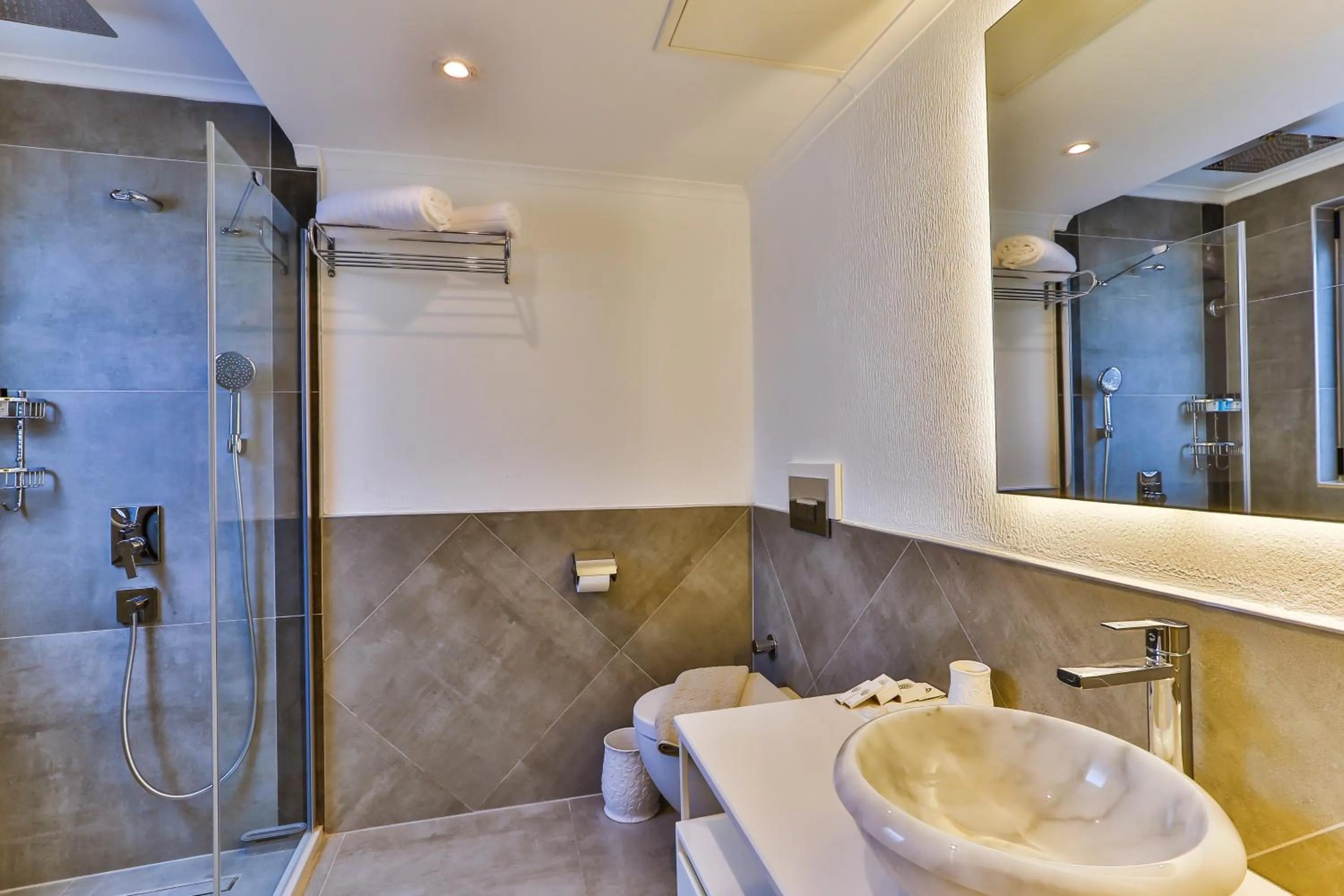 Shower in Arnna Hotel