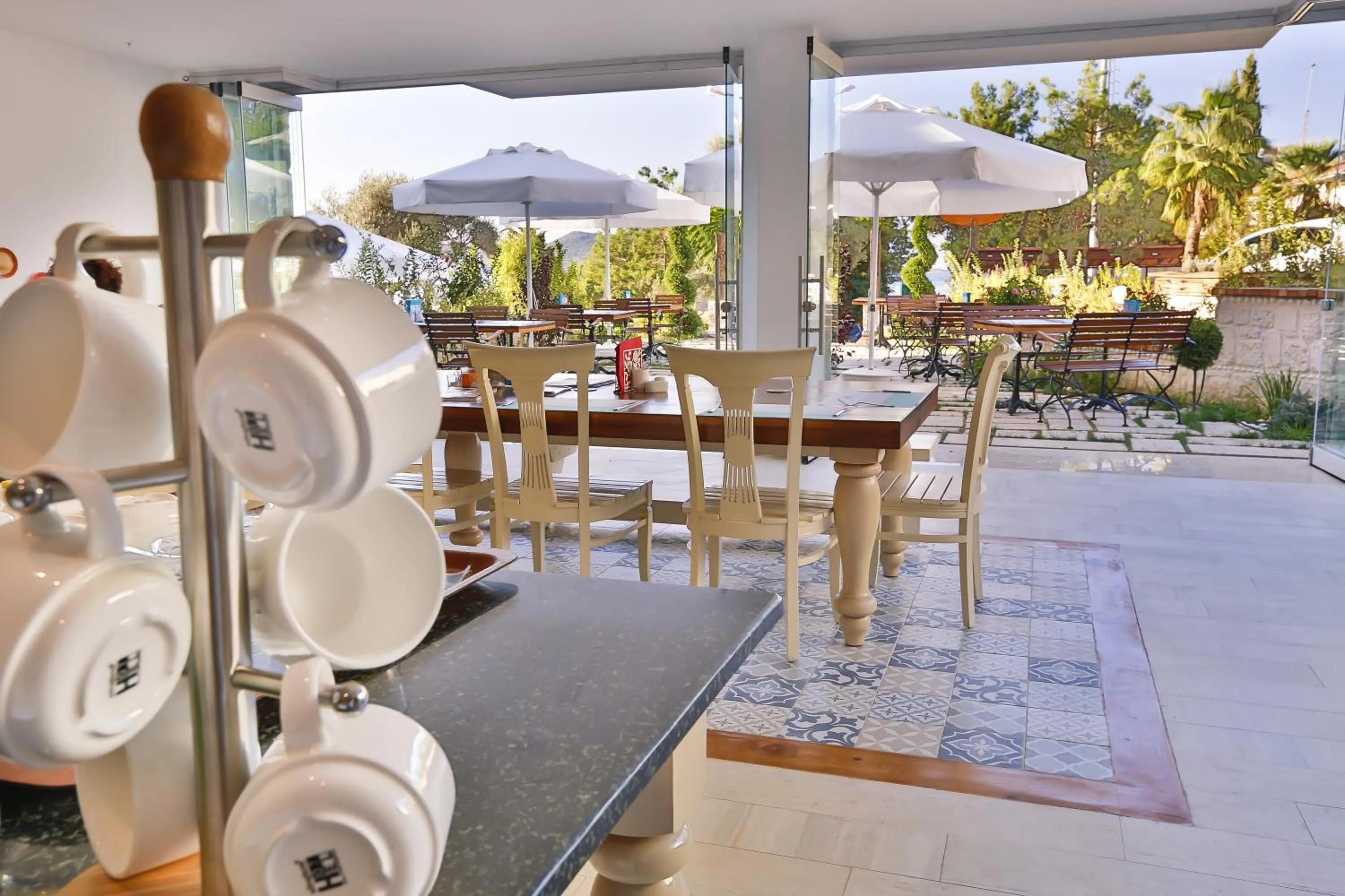 Communal lounge/ TV room in Arnna Hotel