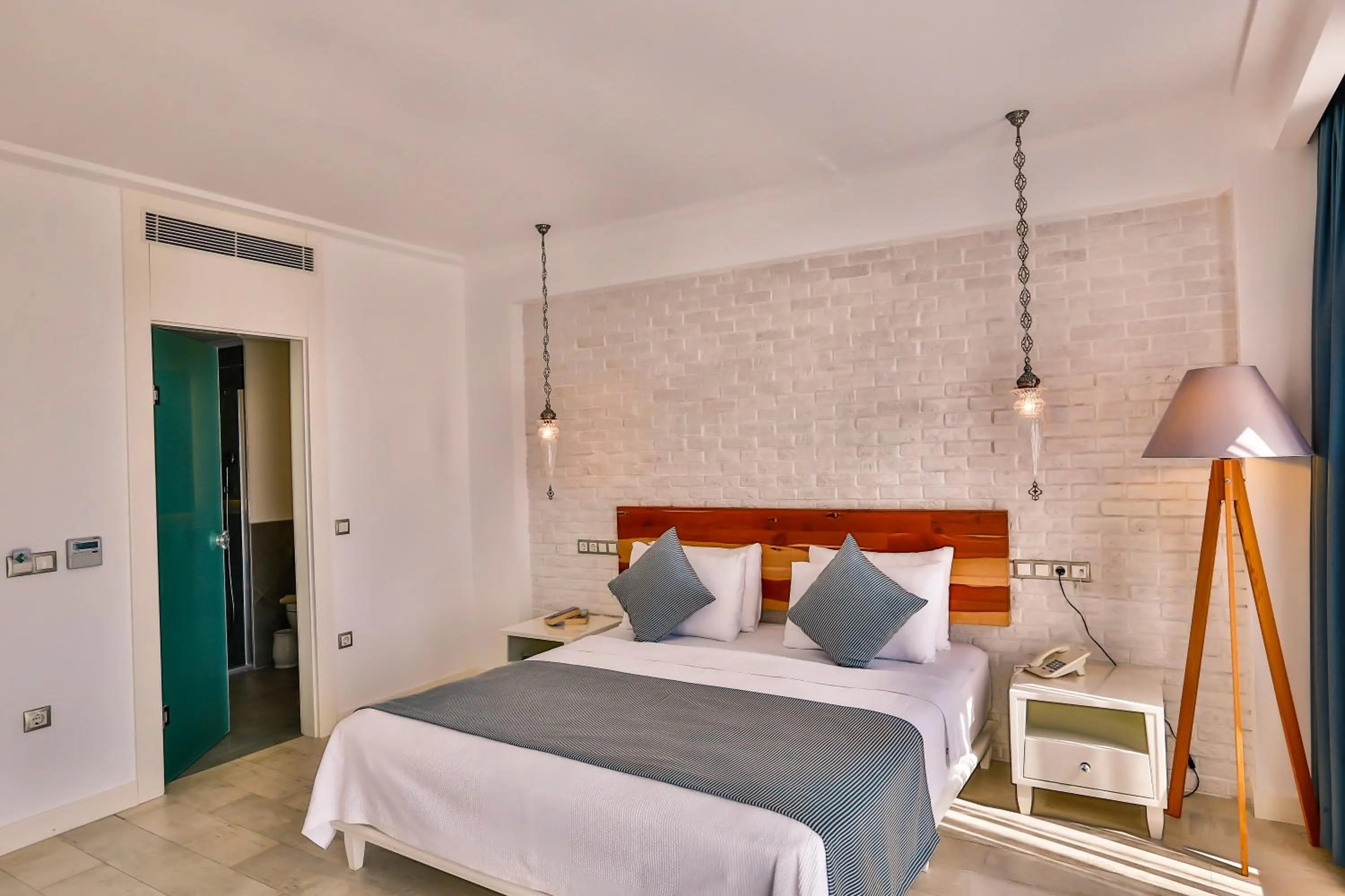 Photo of the whole room, Bed in Arnna Hotel