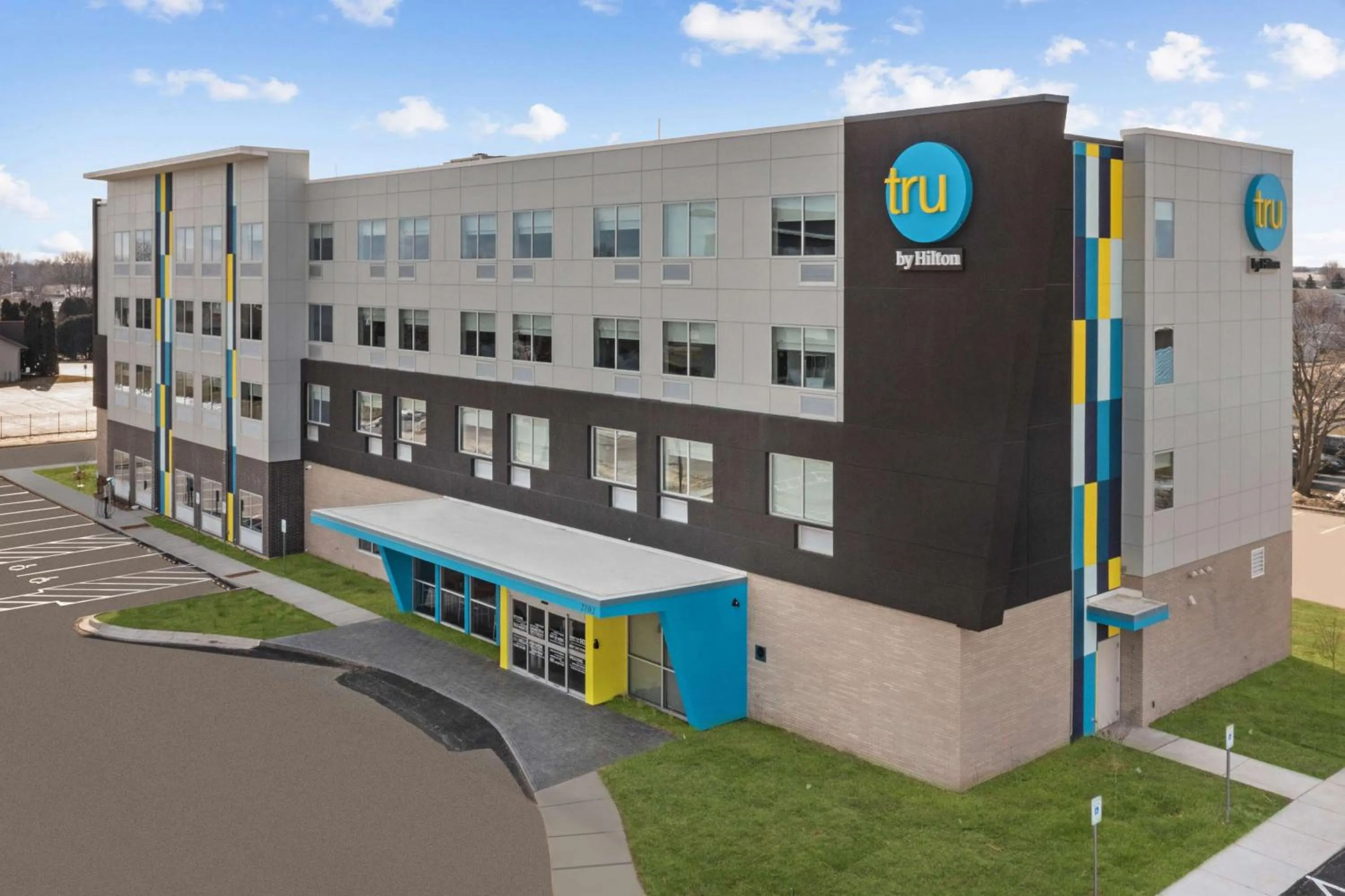 Property building in Tru By Hilton Janesville