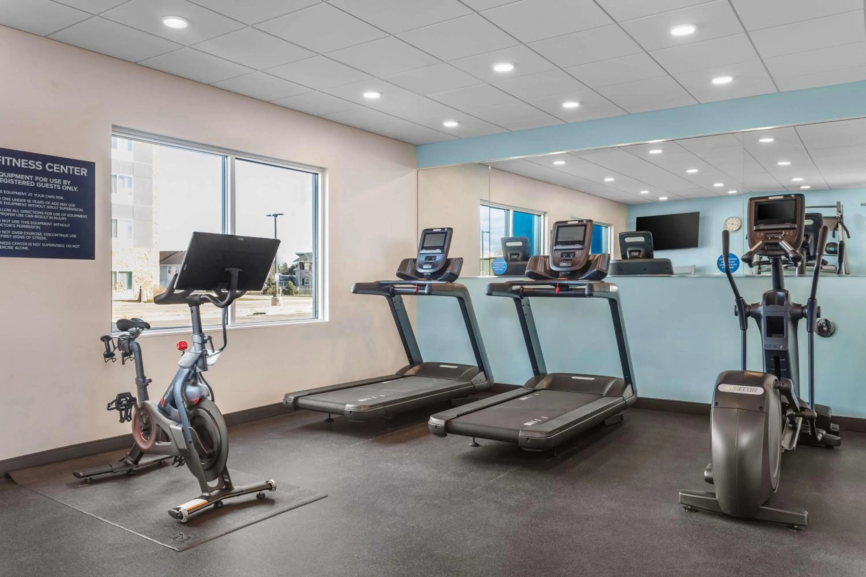 Fitness centre/facilities in Tru By Hilton Janesville