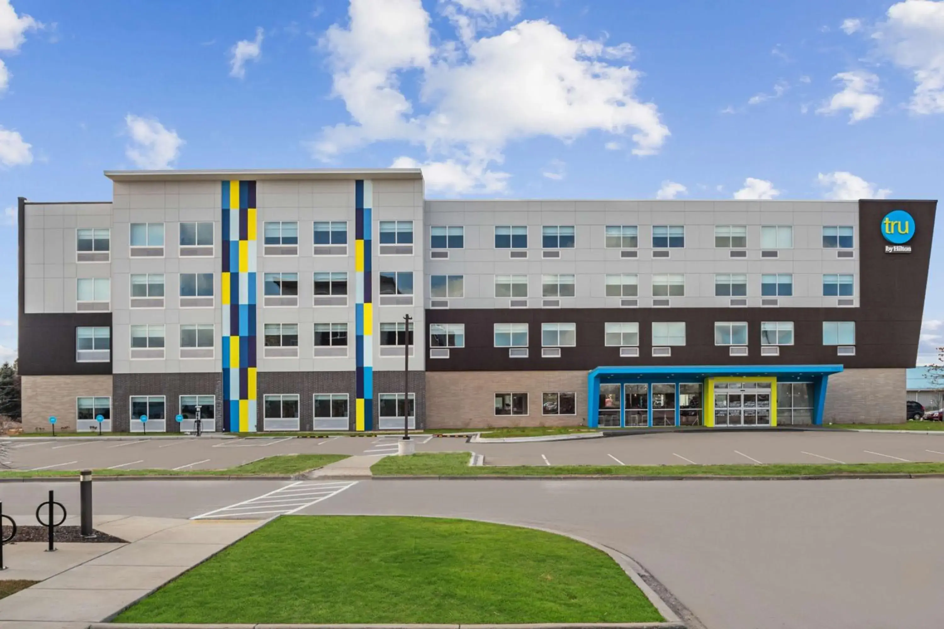 Property building in Tru By Hilton Janesville Property building in Tru By Hilton Janesville