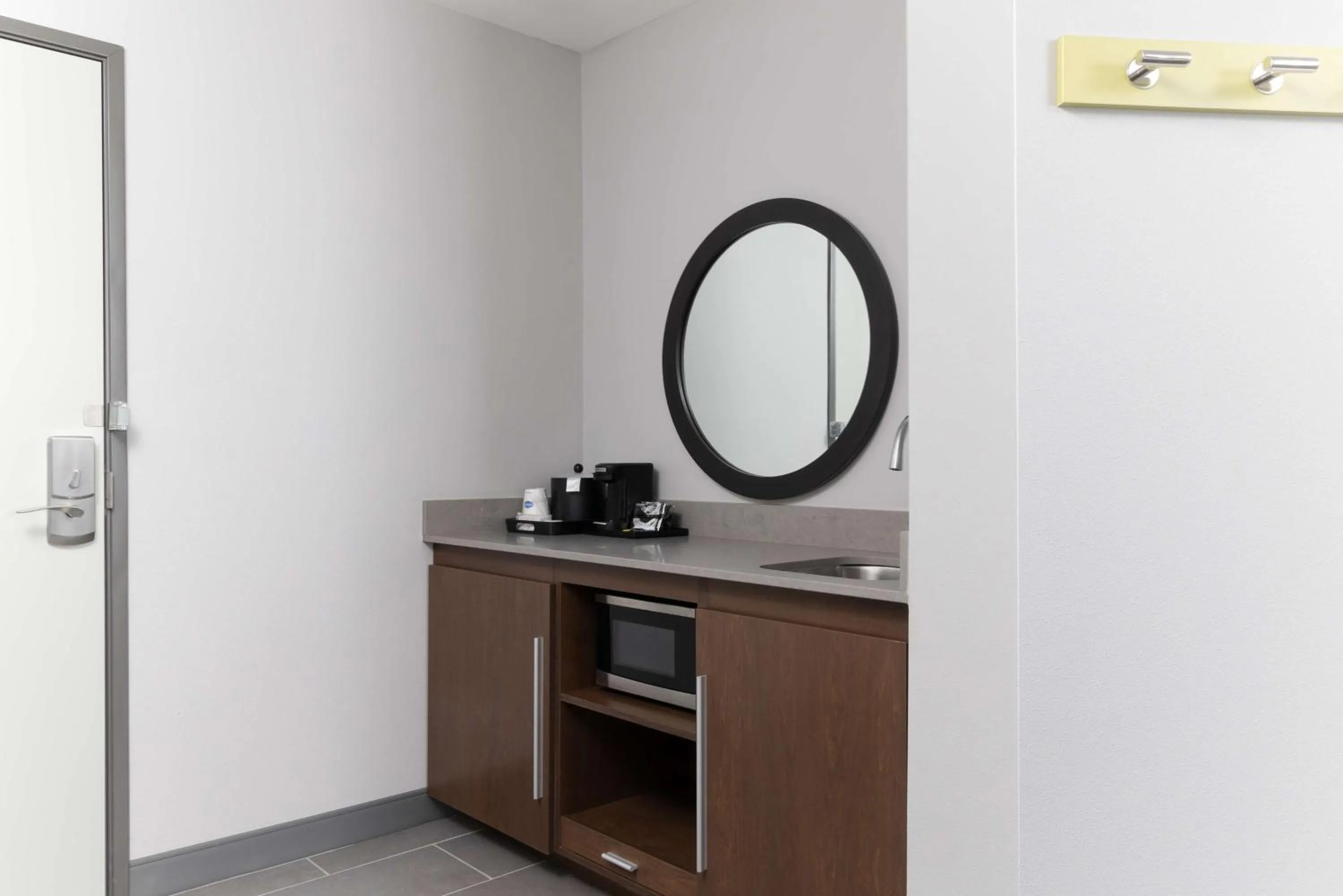 microwave in Hampton Inn & Suites Porter Ranch Los Angeles