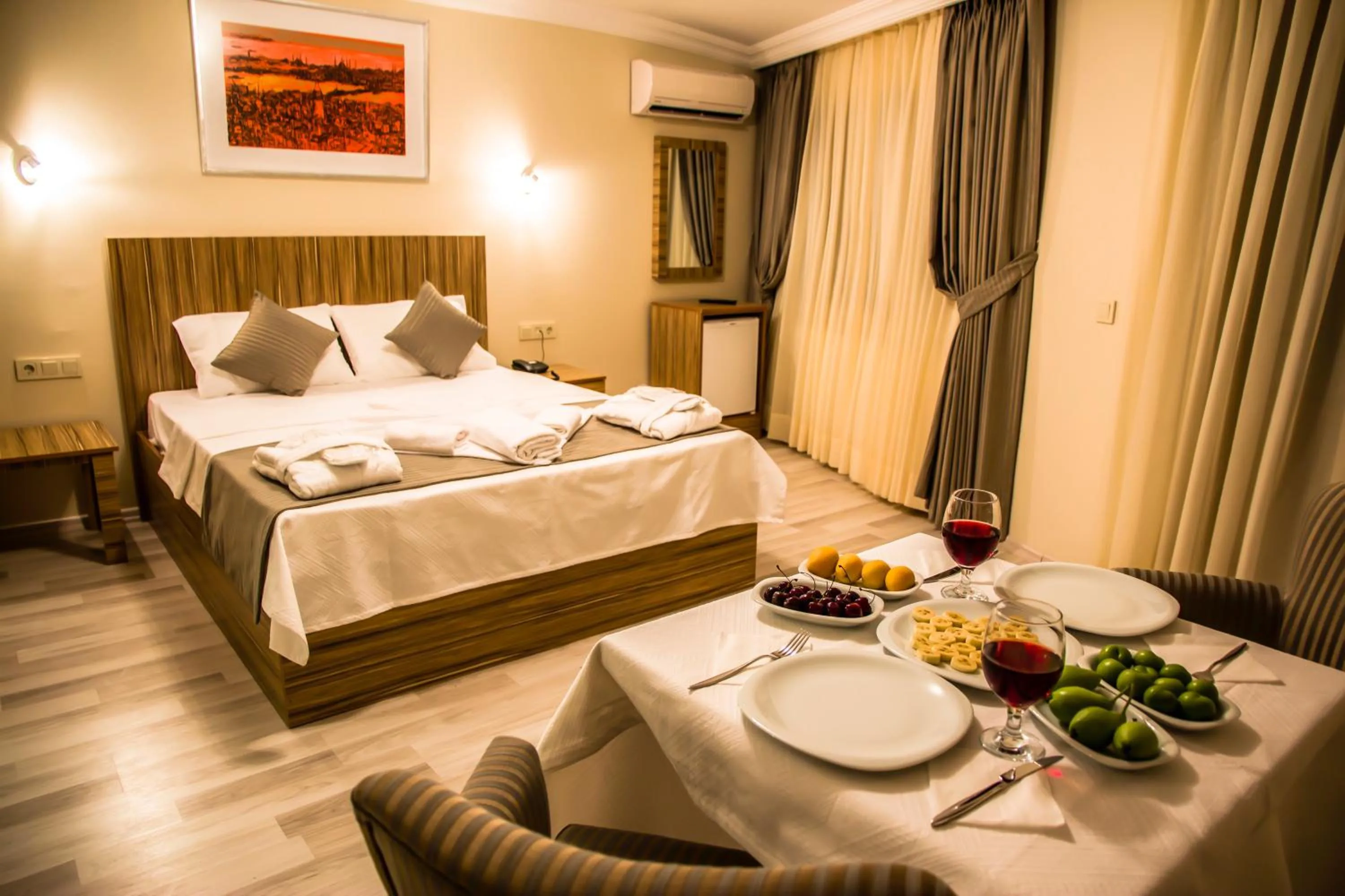 Seating area, Bed in Berlin Hotel Nisantasi