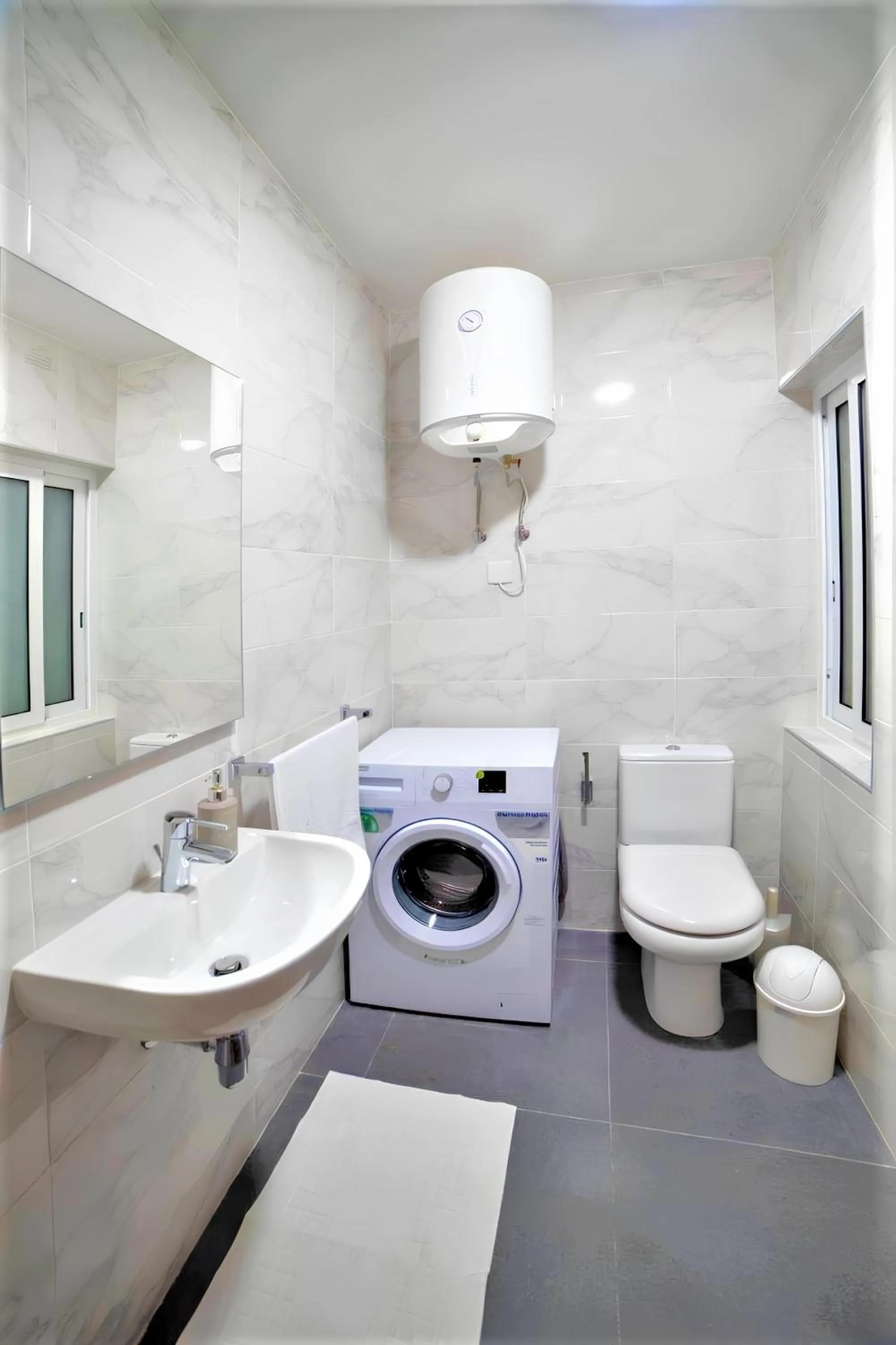 Toilet in Elise Apartments