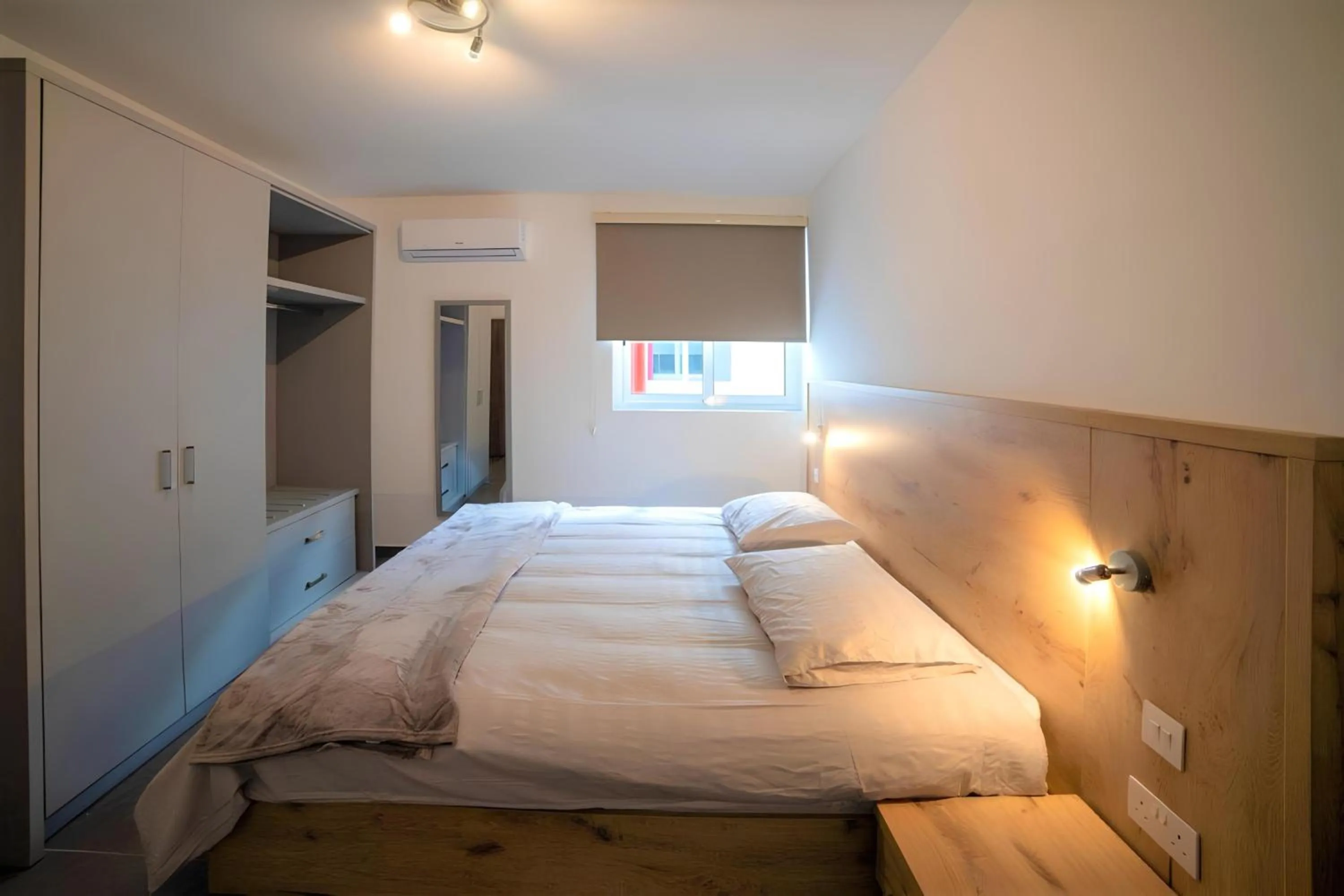 Photo of the whole room, Bed in Elise Apartments