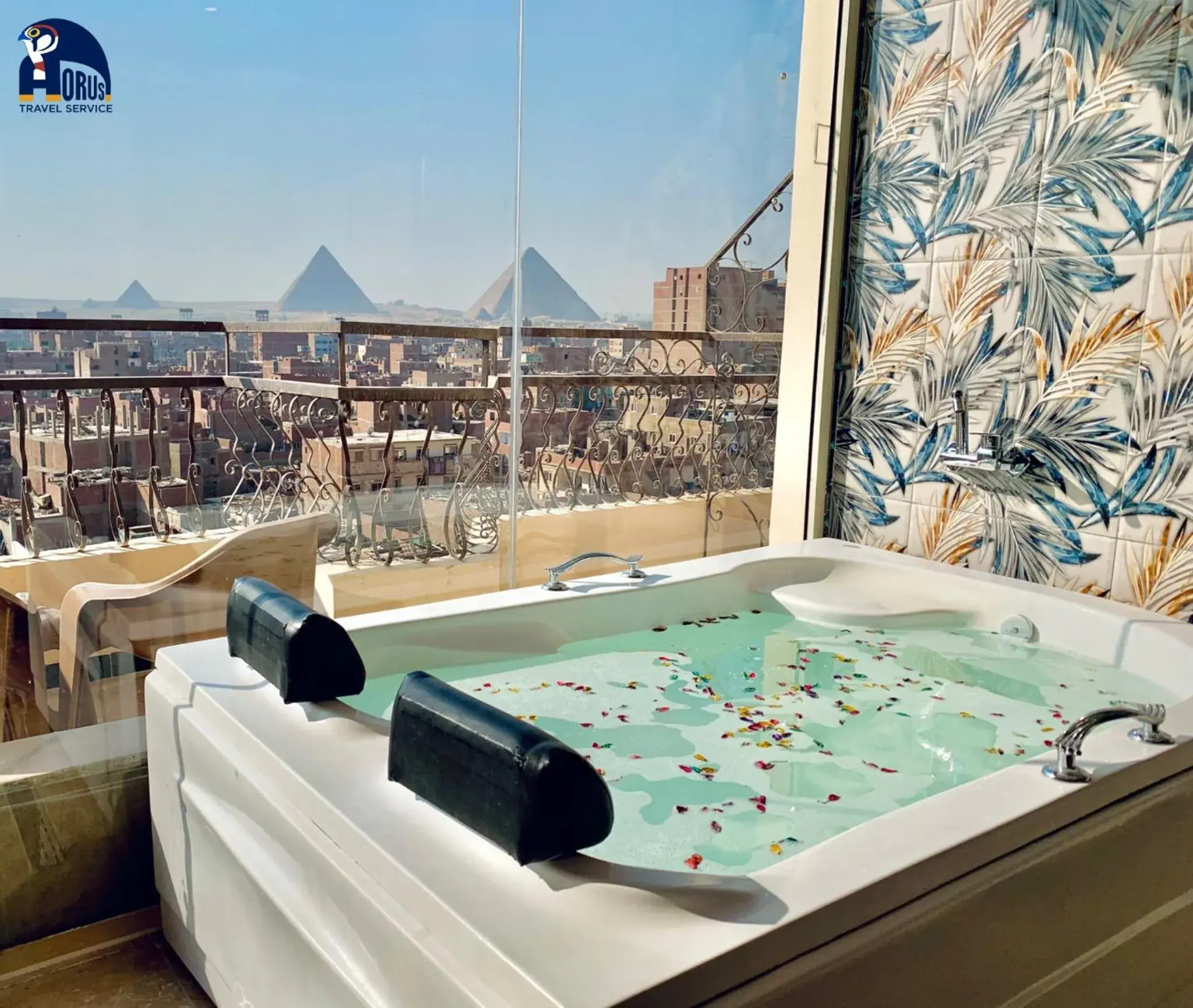 King Room with Balcony and Pyramids View Bathtub in Horus Horizon INN Pyramids View King Room with Balcony and Pyramids View Bathtub in Horus Horizon INN Pyramids View