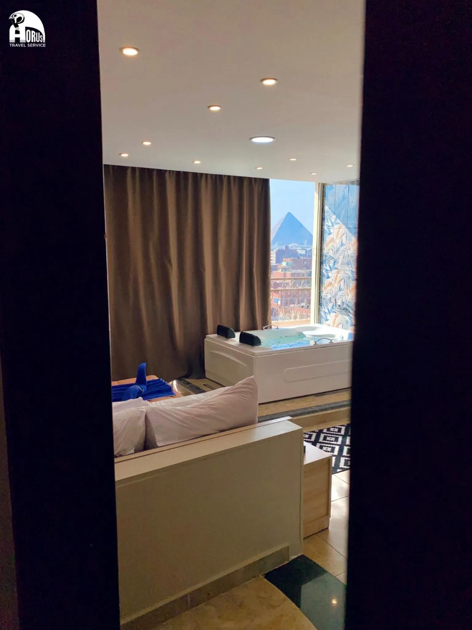 Horus Horizon INN Pyramids View