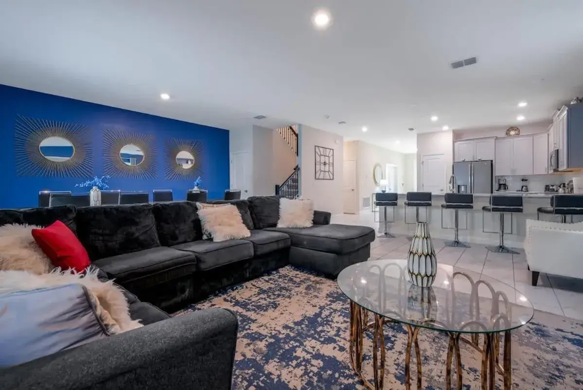 Charming Home Ideal Location Spacious Game Room Charming Home Ideal Location Spacious Game Room