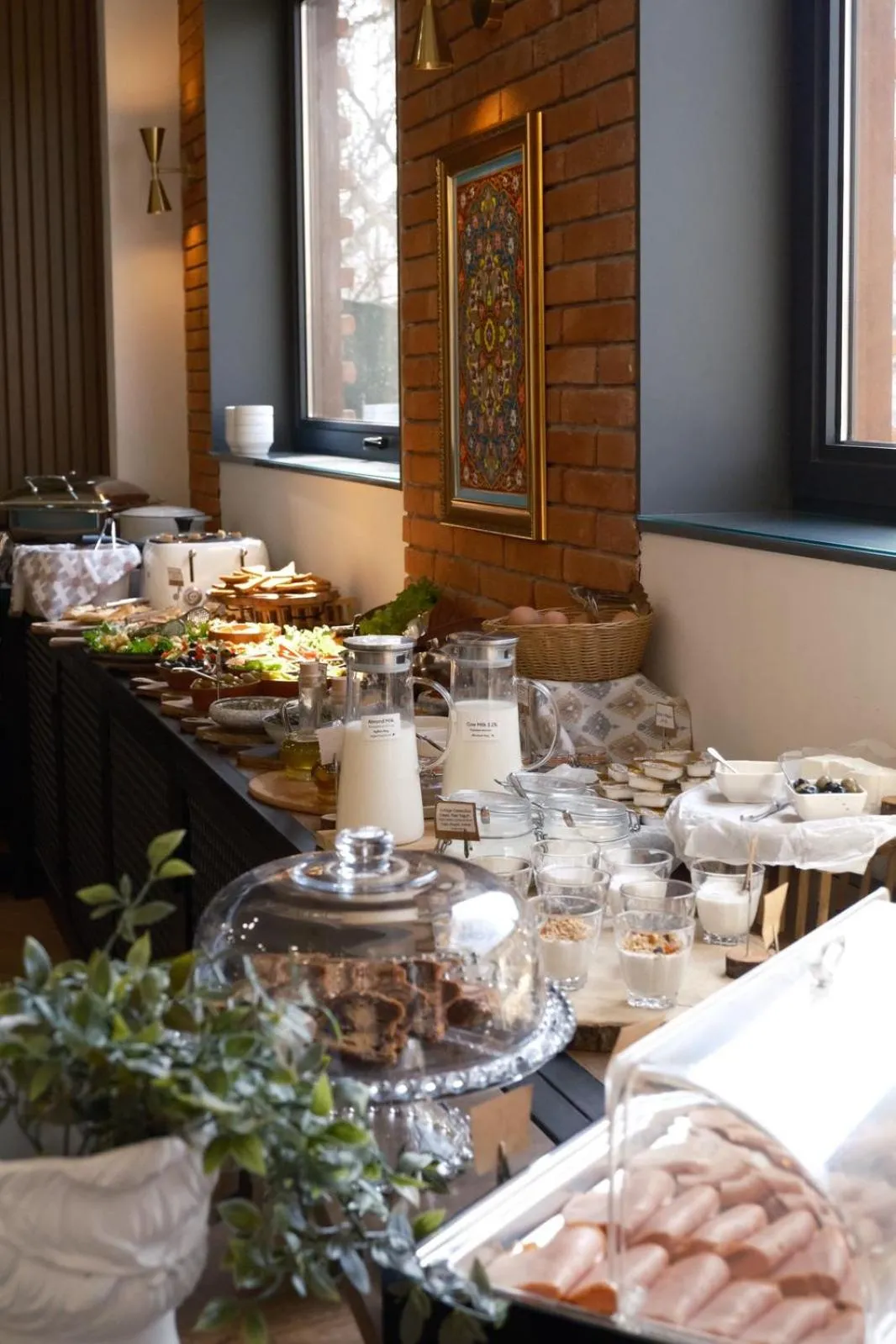 Food and drinks in Hotel Monday by DNT Group