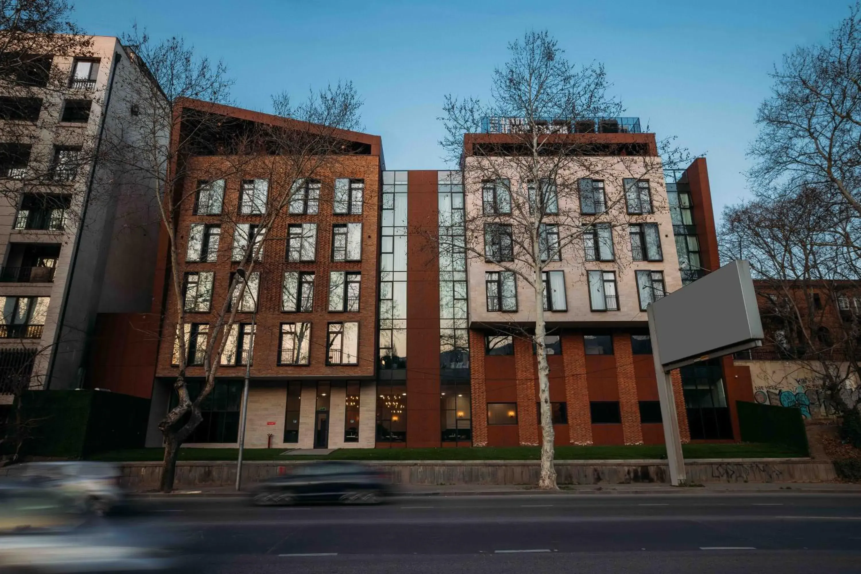 Property building in Hotel Monday by DNT Group Property building in Hotel Monday by DNT Group