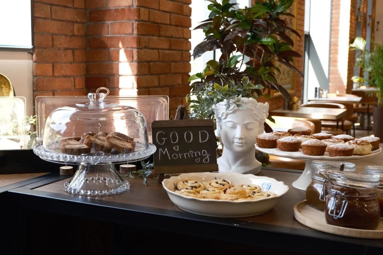 Food in Hotel Monday by DNT Group