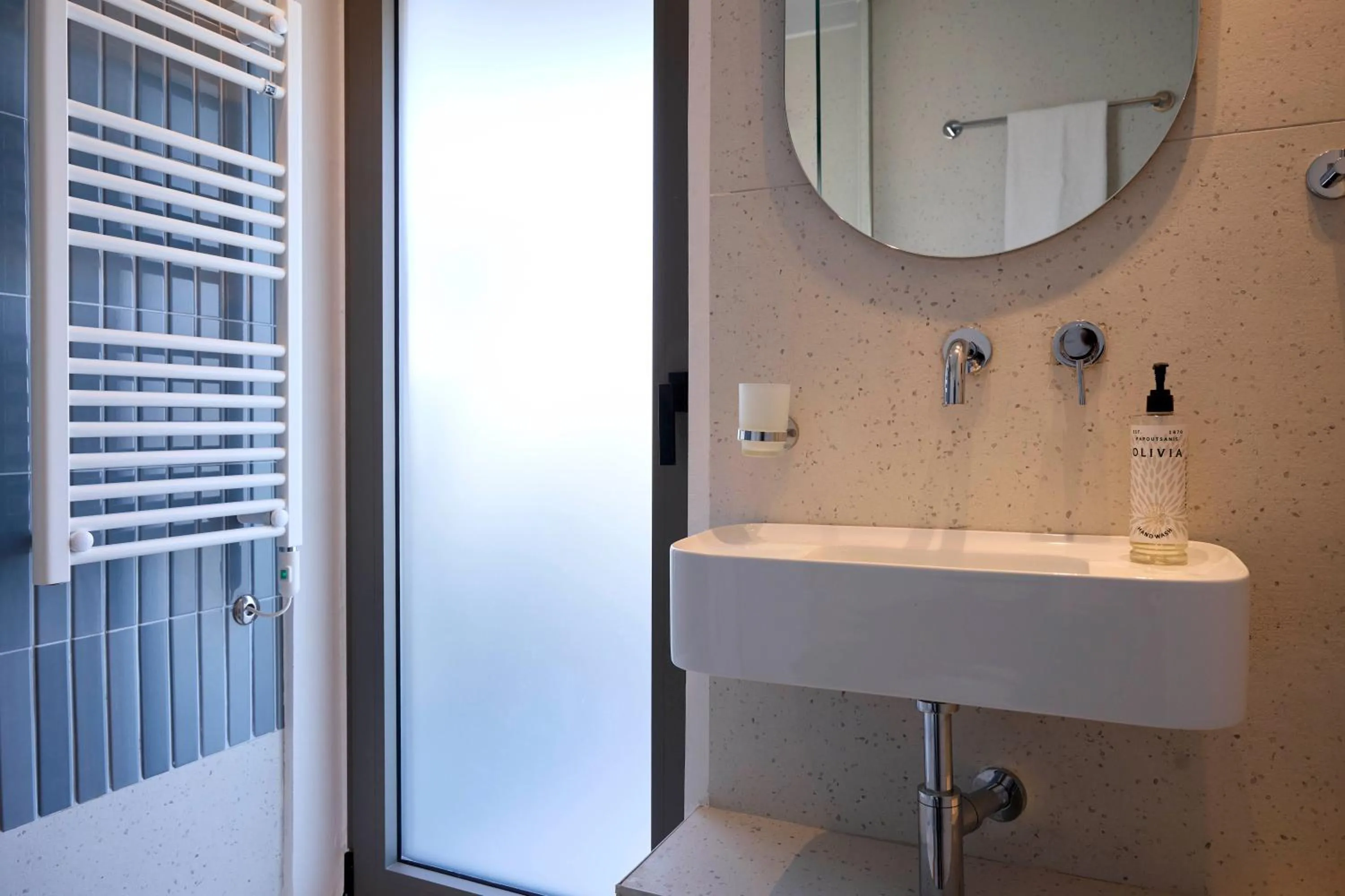 Twinn Downtown Piraeus, Santikos Collection