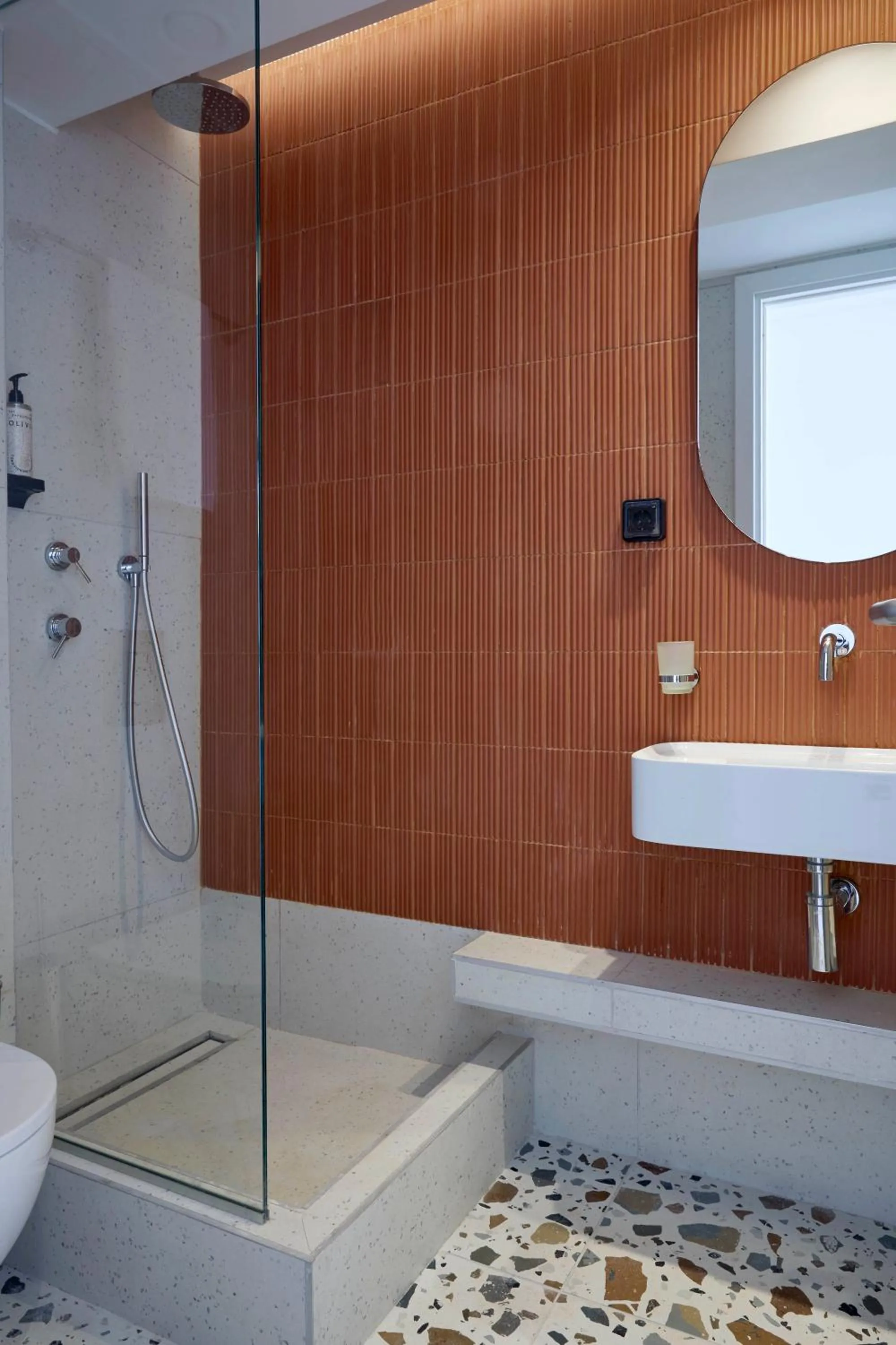 Twinn Downtown Piraeus, Santikos Collection