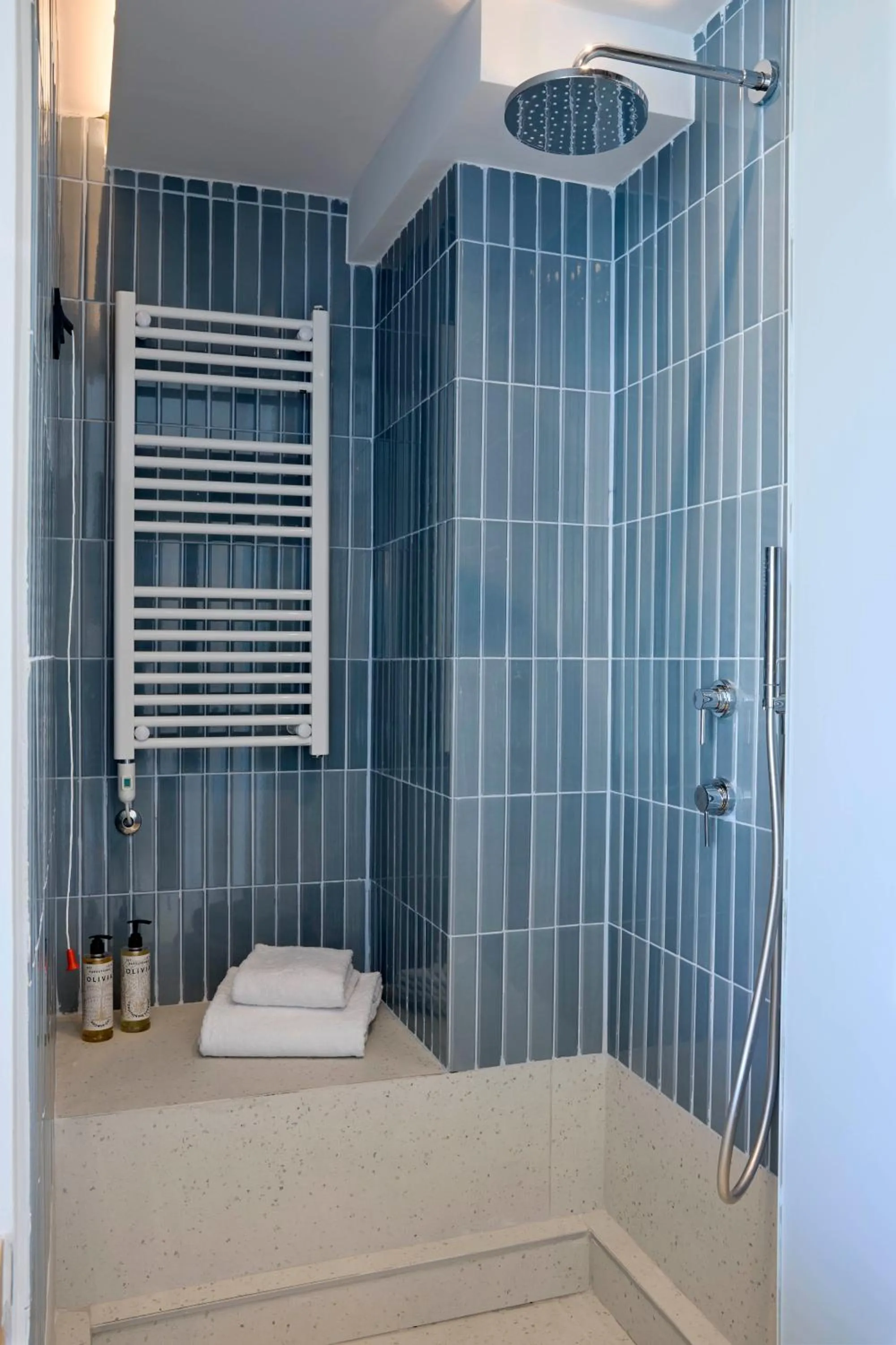 Twinn Downtown Piraeus, Santikos Collection