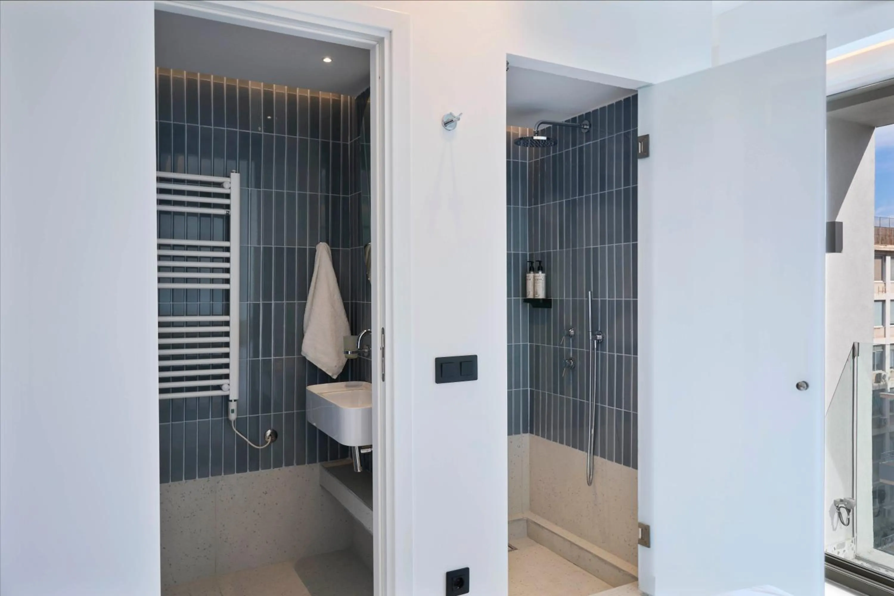 Twinn Downtown Piraeus, Santikos Collection