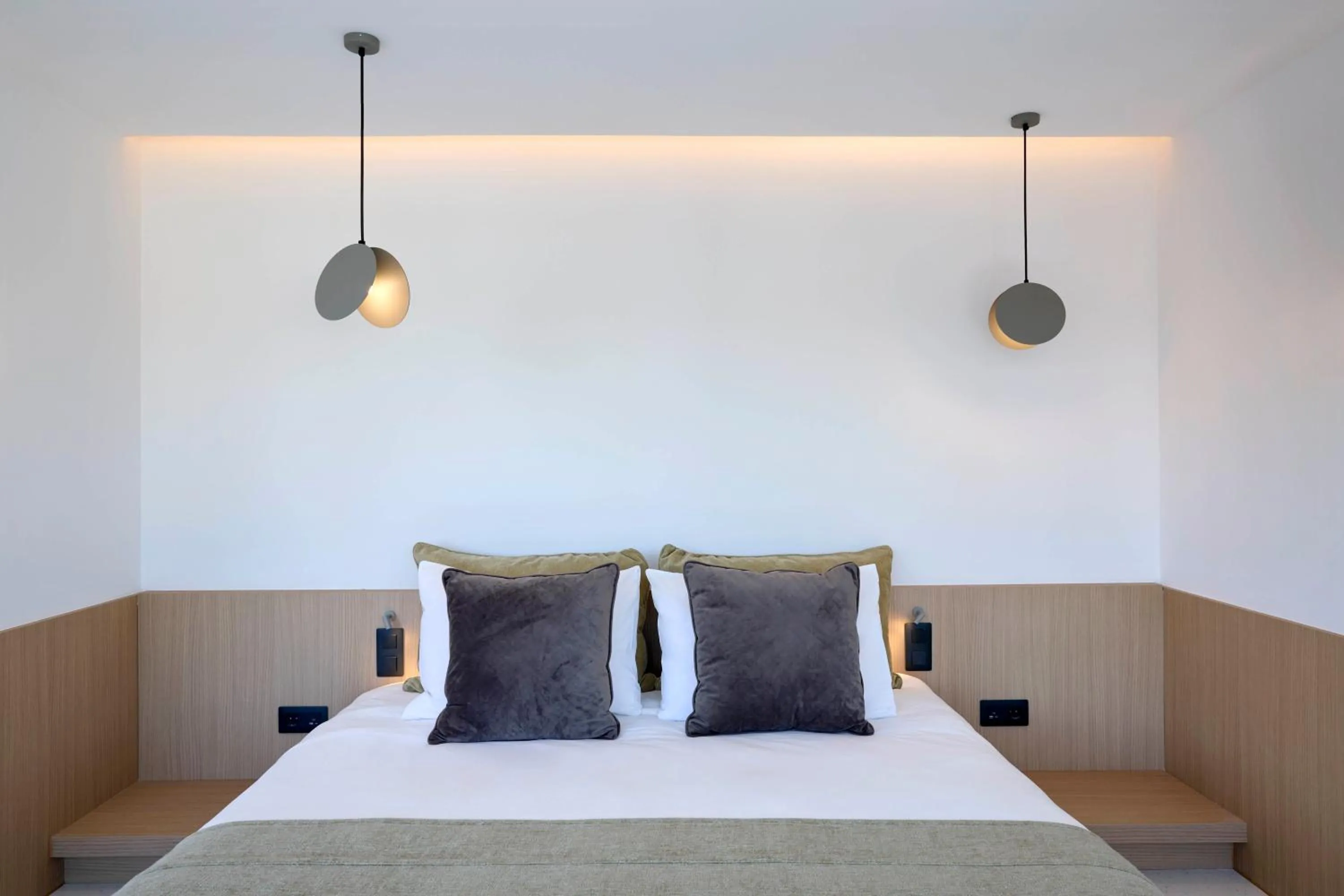 Bed in Twinn Downtown Piraeus, Santikos Collection