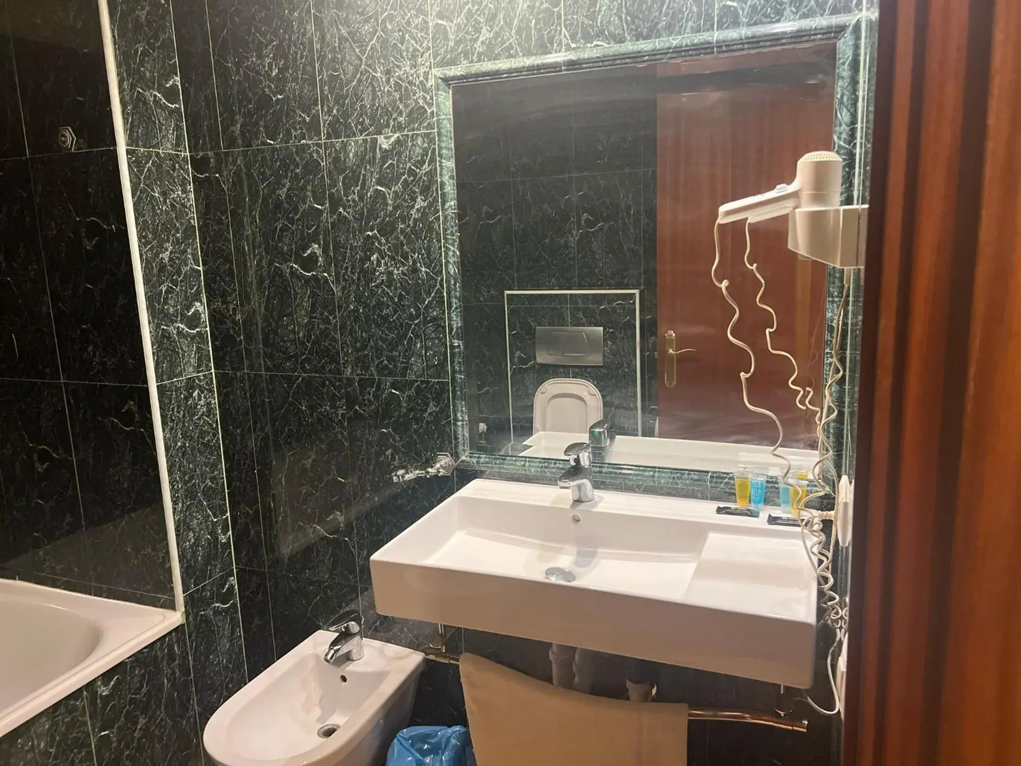 Twin Room in Hotel Portofino by InsideHome Twin Room in Hotel Portofino by InsideHome