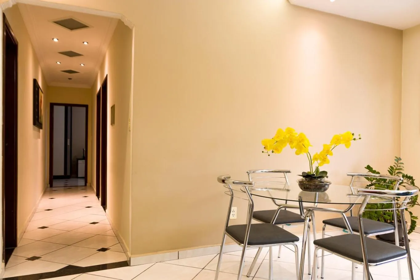 Dining area in Apto 15 min das Aguas Termais em Araxa MG