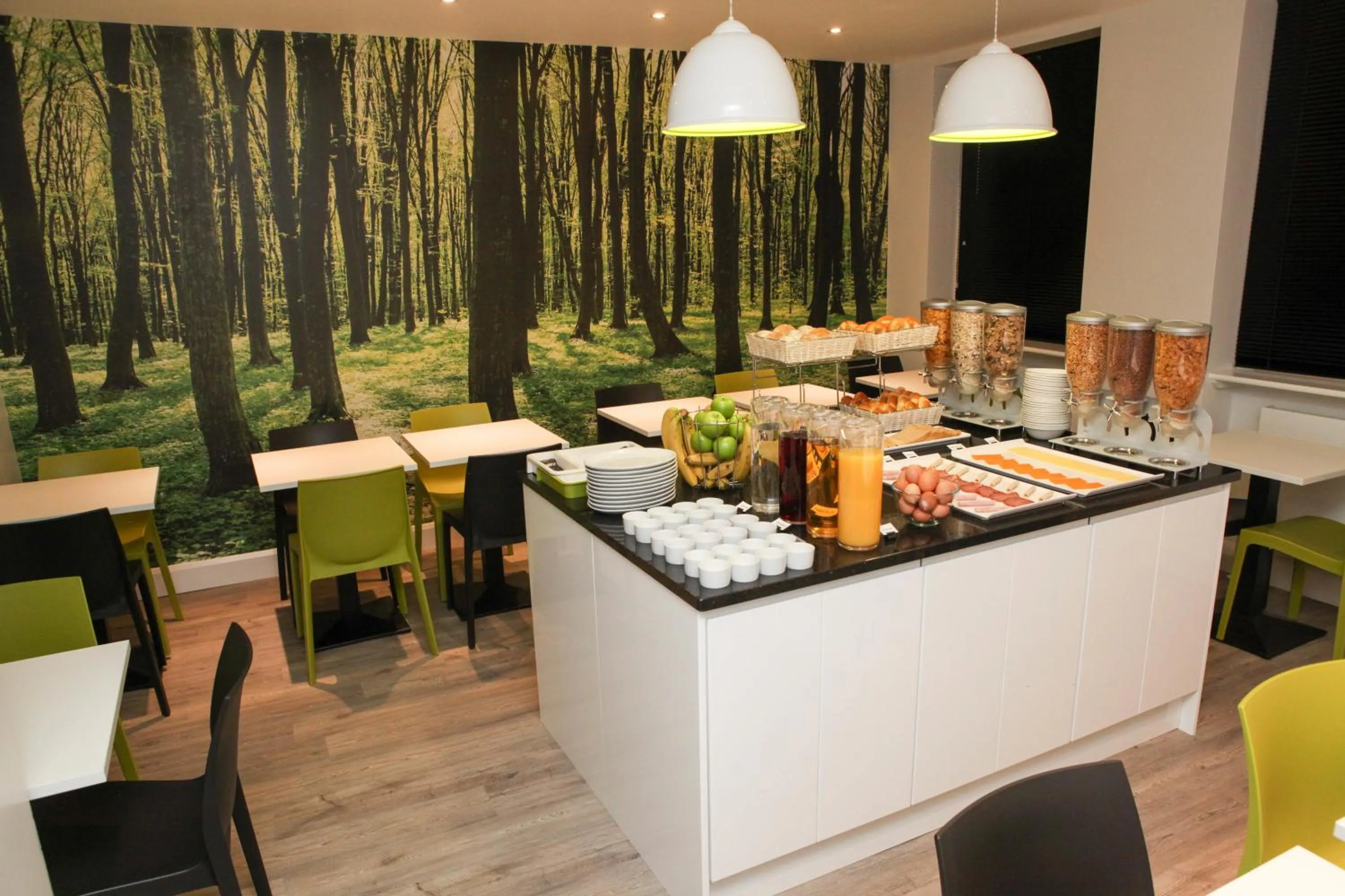 Restaurant/places to eat in The Omega Hotel