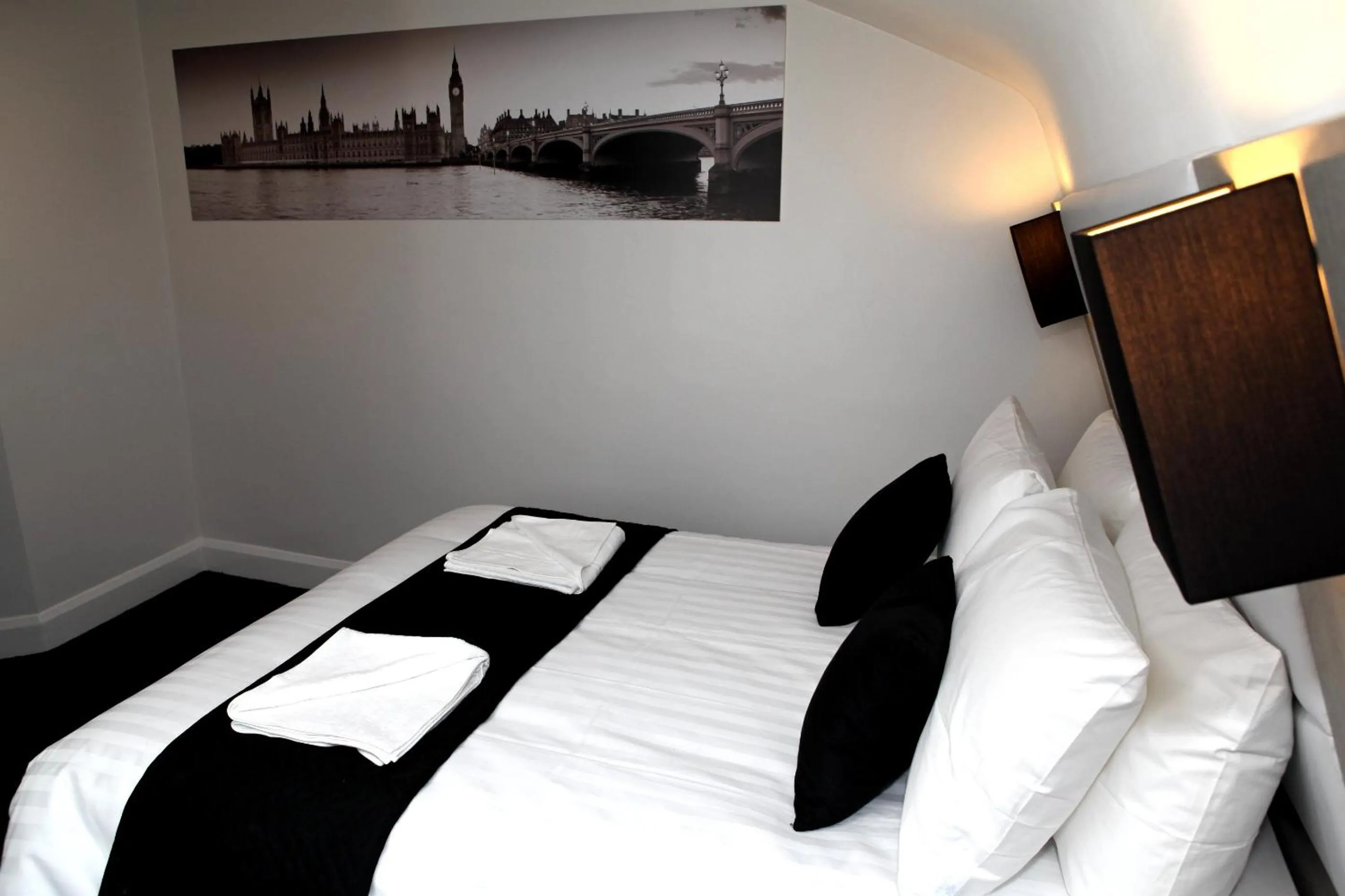 Photo of the whole room, Bed in The Omega Hotel