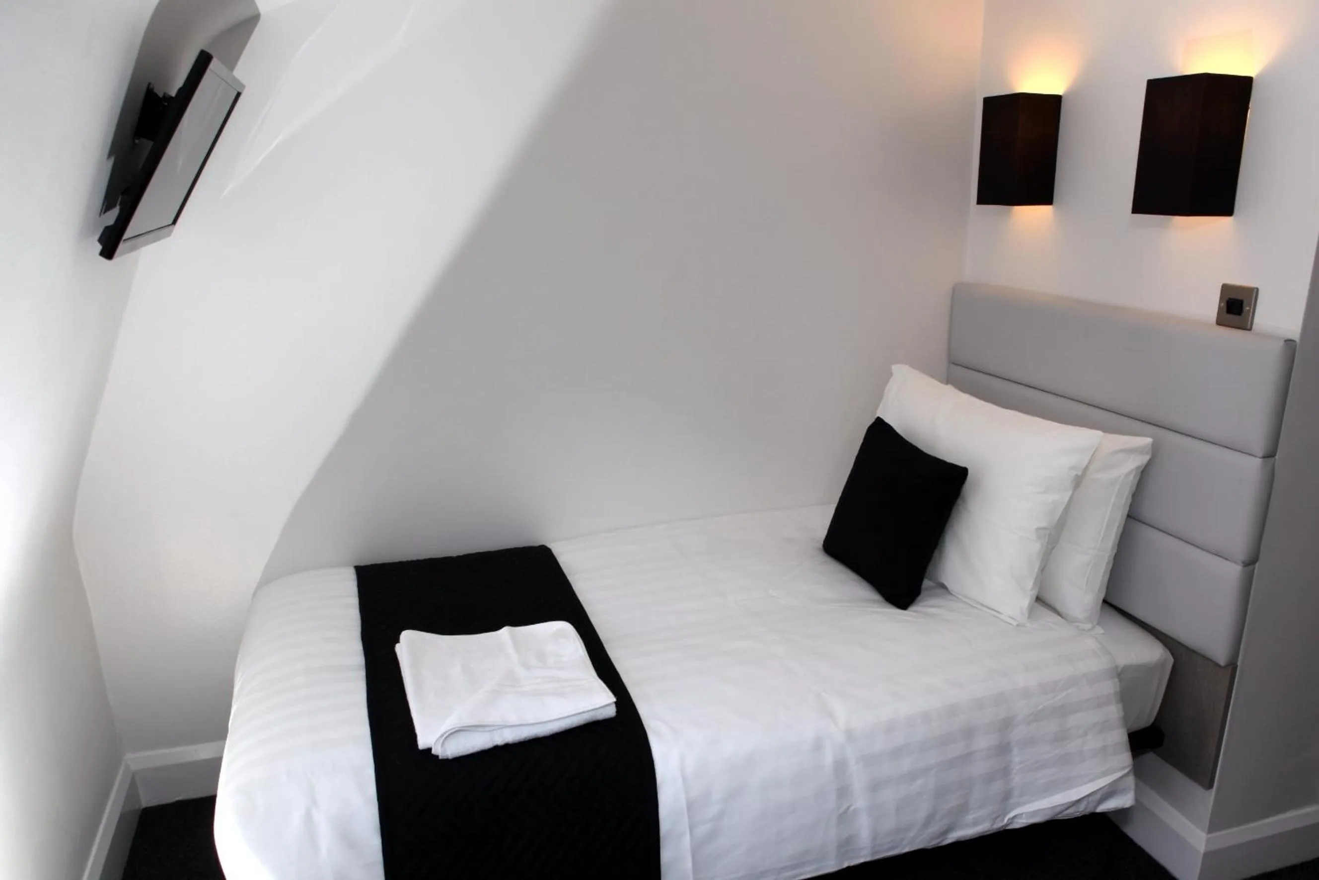 Photo of the whole room, Bed in The Omega Hotel