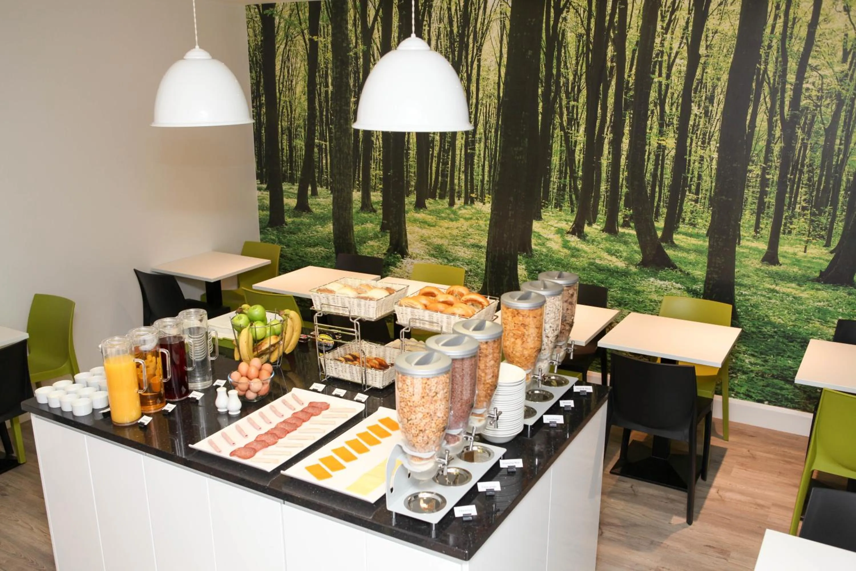 Restaurant/places to eat in The Omega Hotel