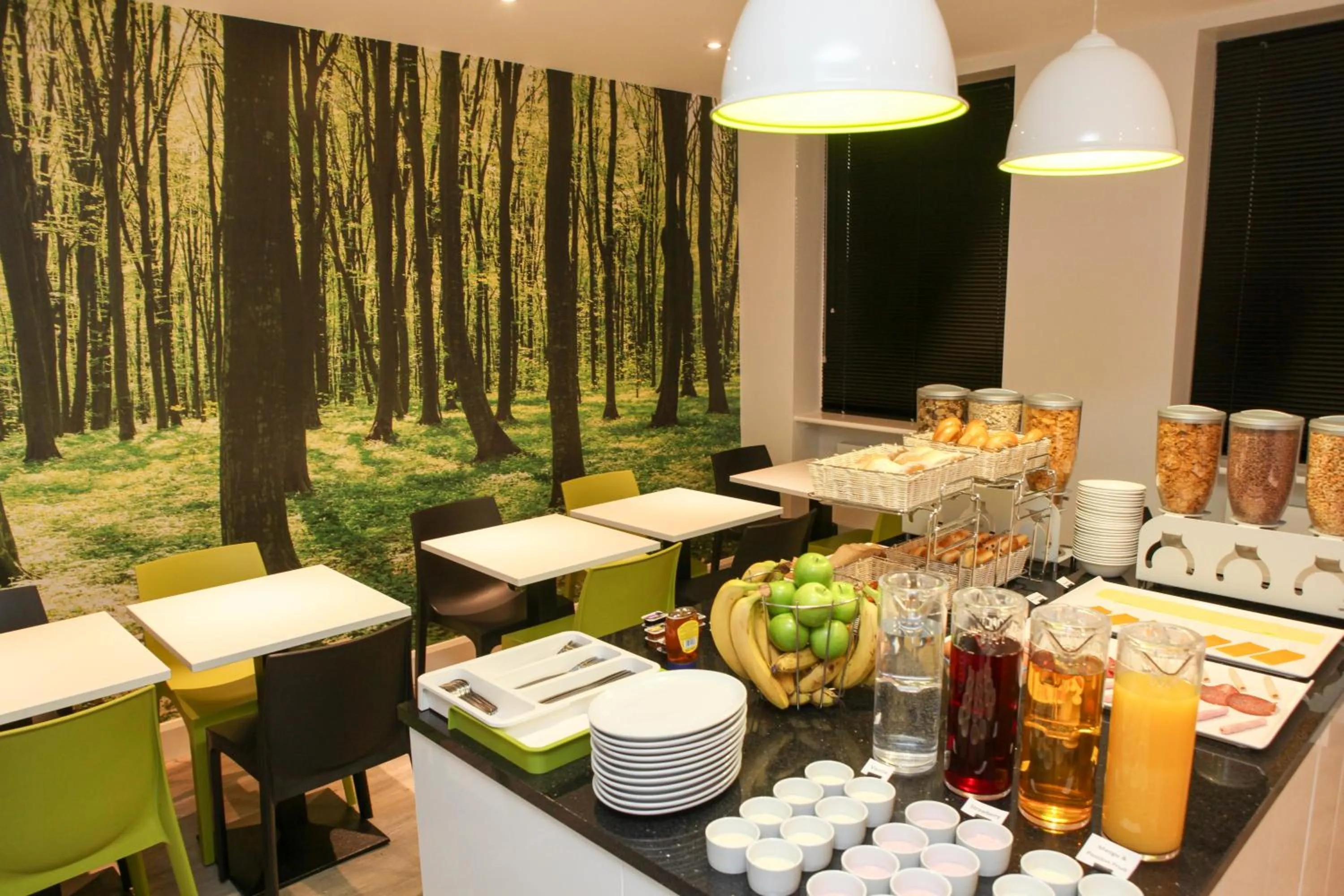 Restaurant/places to eat in The Omega Hotel