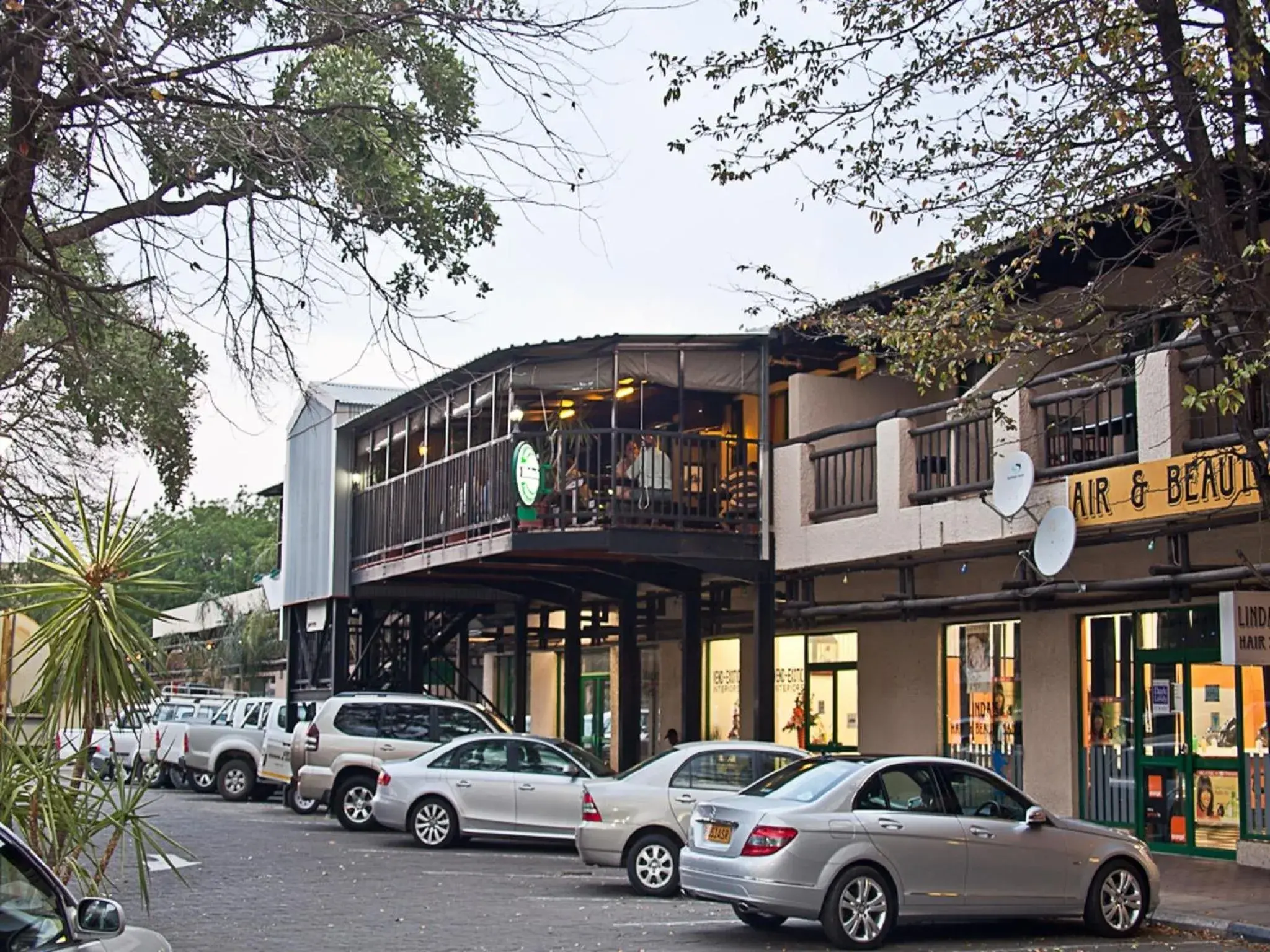 Property building in Diggers Inn Property building in Diggers Inn