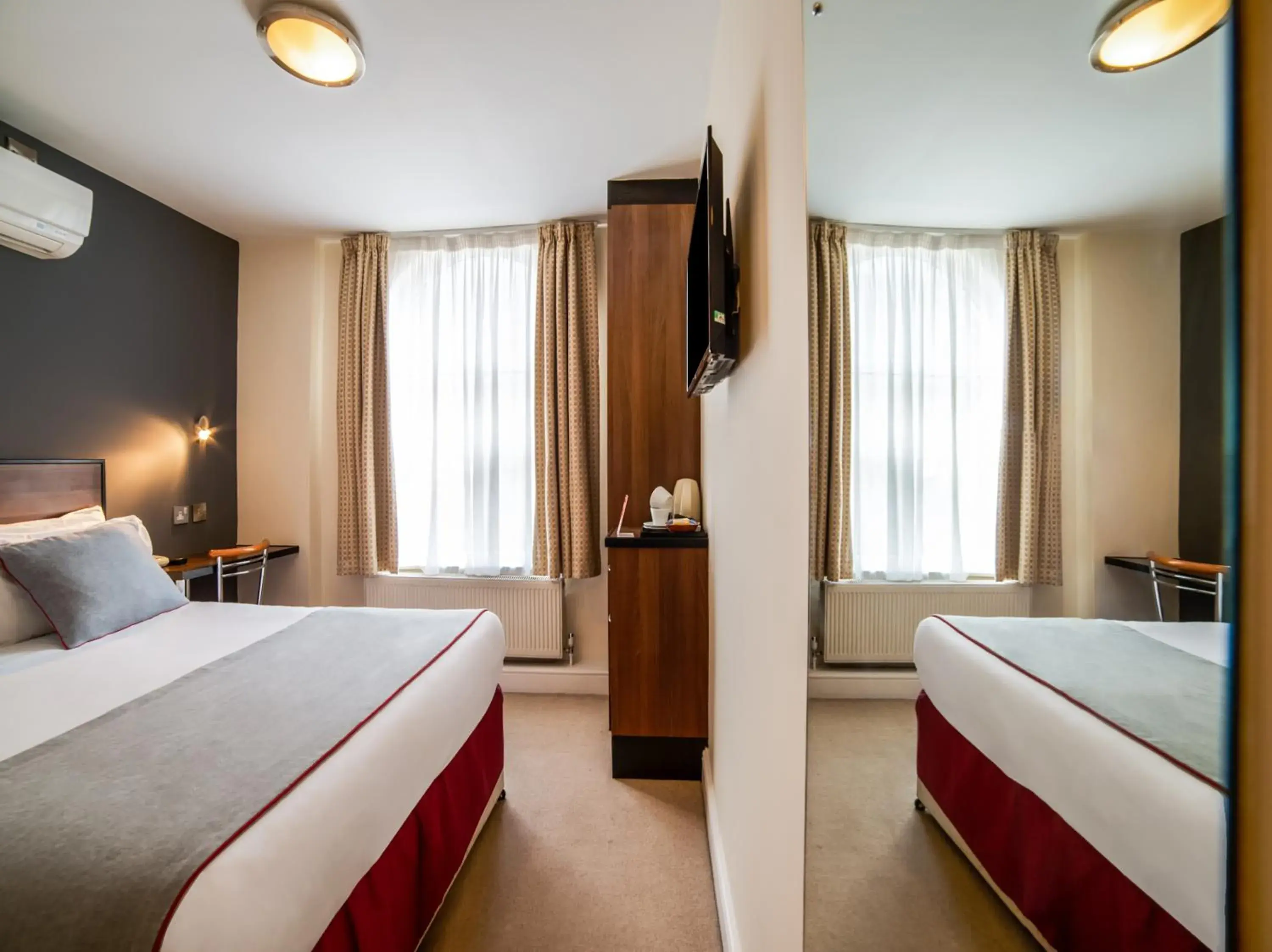 Bedroom, Bed in Elysee Hyde Park Bedroom, Bed in Elysee Hyde Park