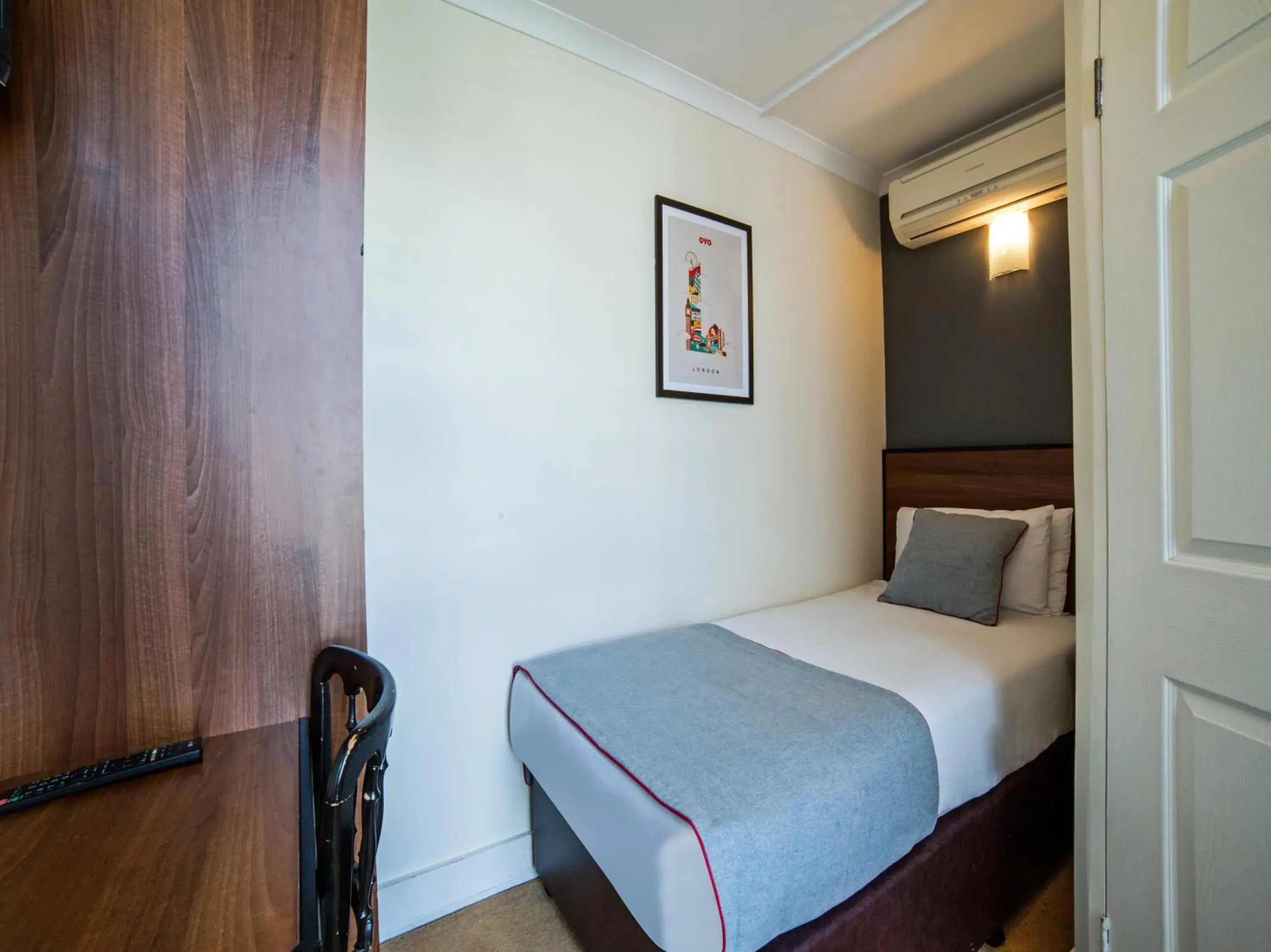 Bedroom, Bed in Elysee Hyde Park Bedroom, Bed in Elysee Hyde Park