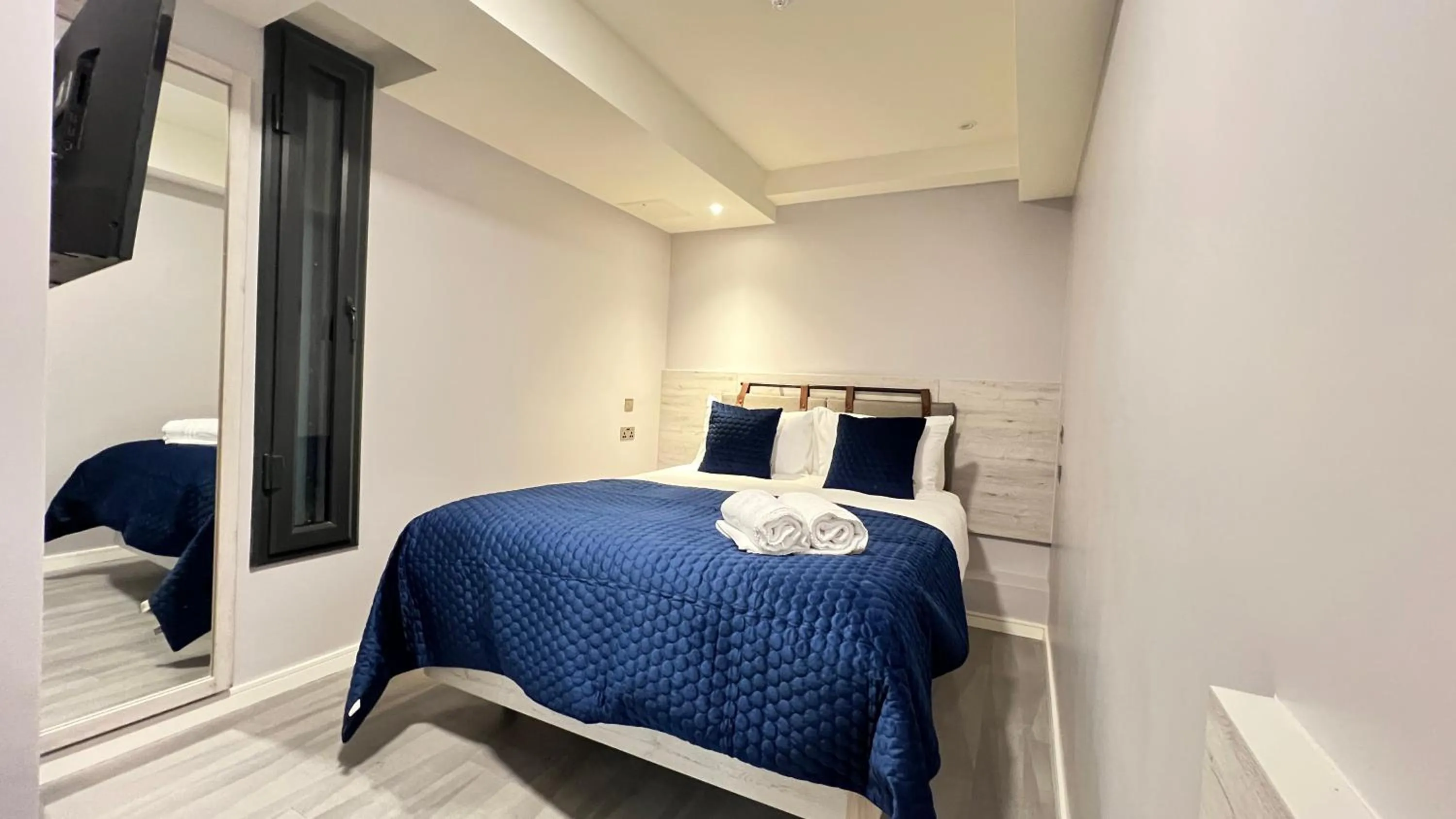 Bedroom, Bed in Wellington Temple Bar