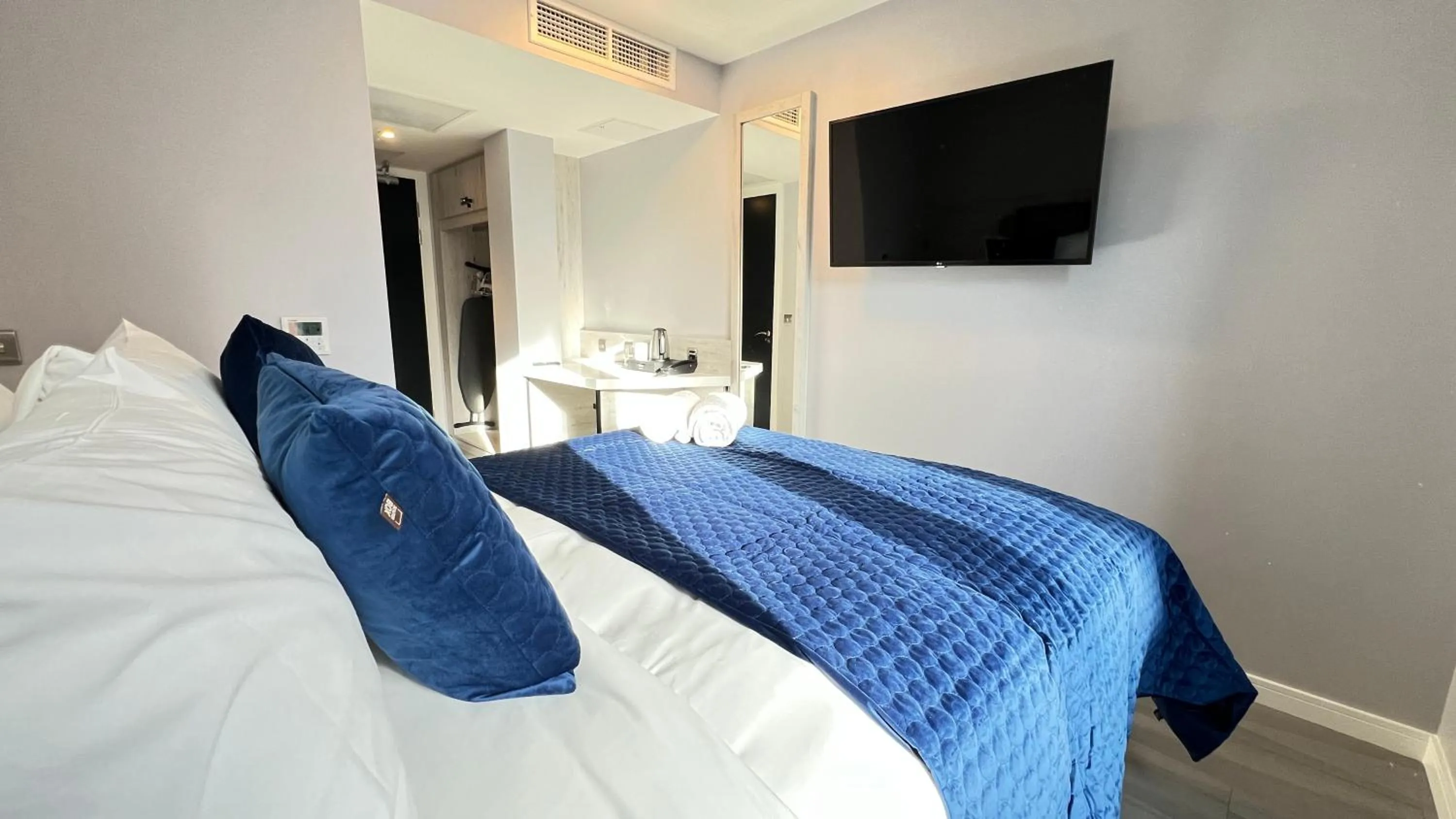 Bedroom, Bed in Wellington Temple Bar