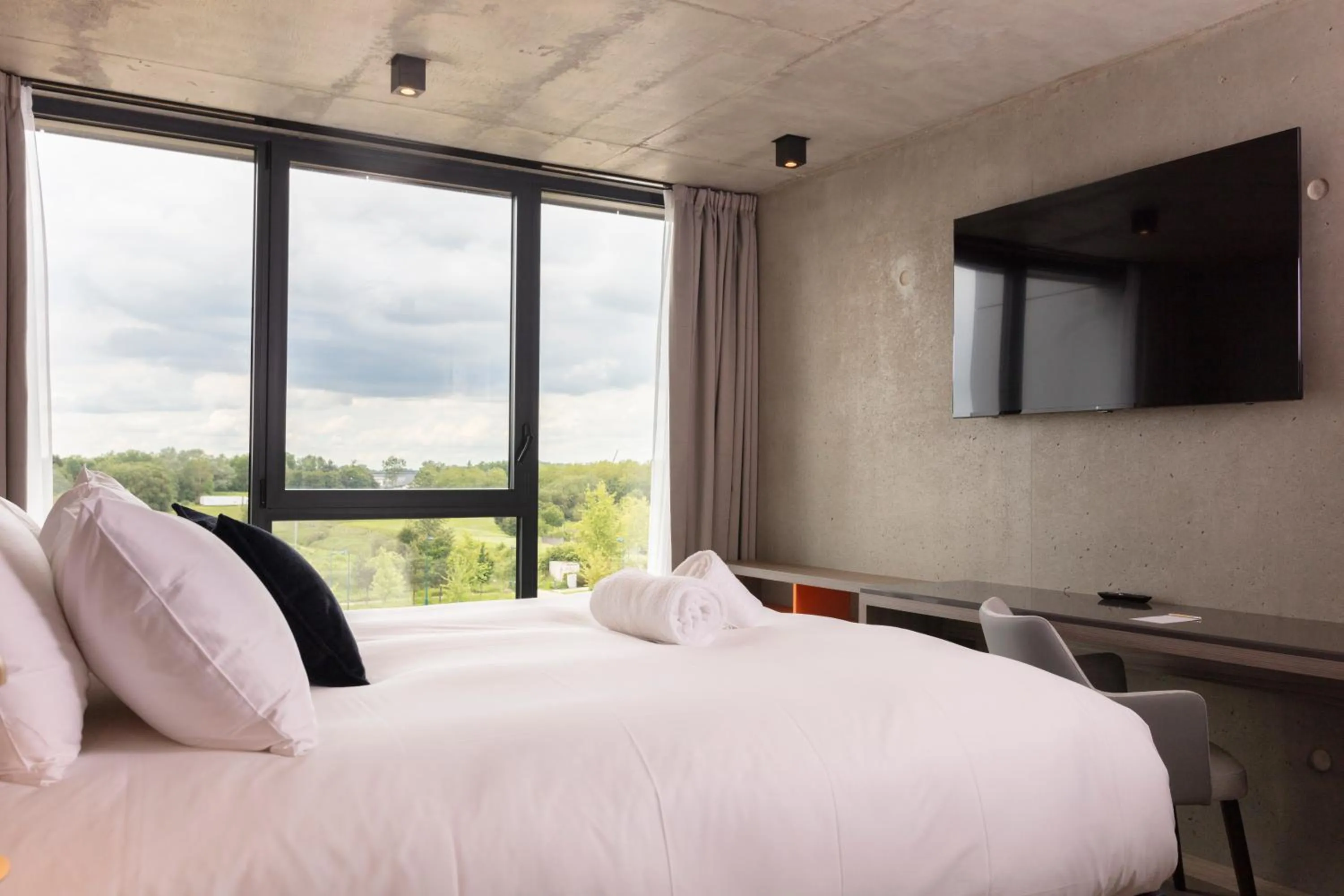 Photo of the whole room, Bed in Ki Space Hotel & Spa - near Disneyland Paris