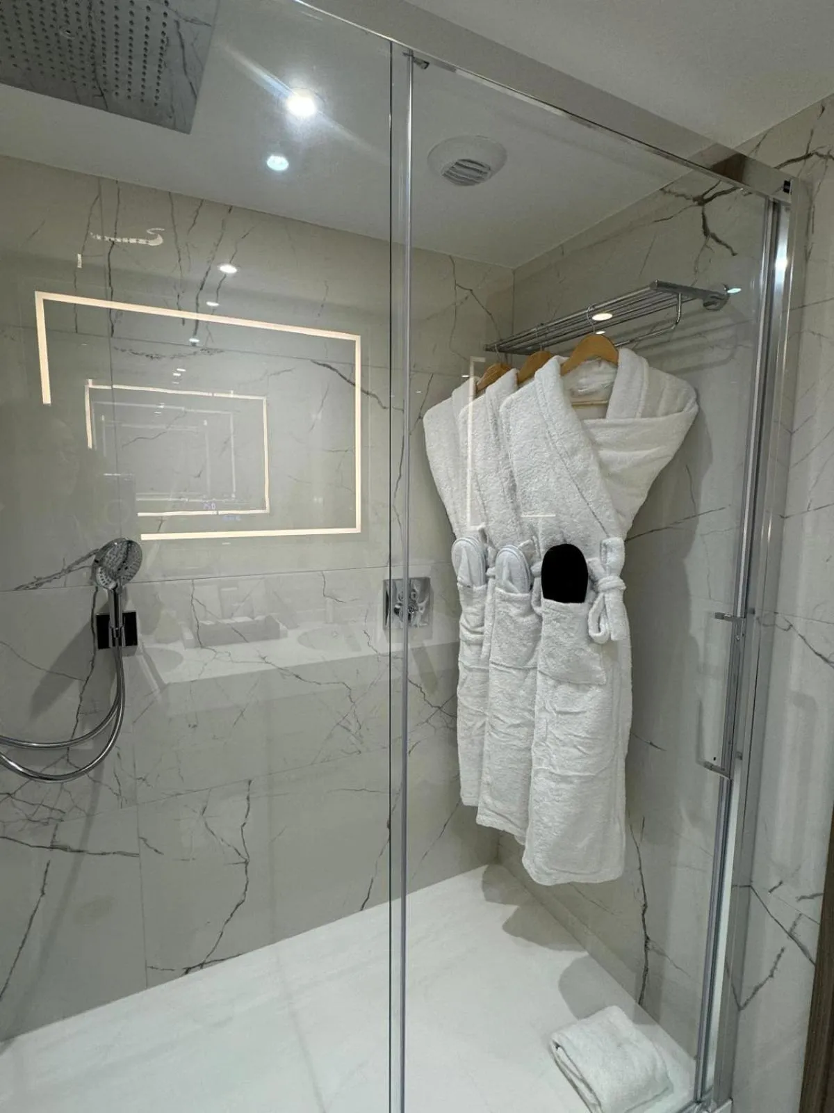 Bathroom in Ki Space Hotel & Spa - near Disneyland Paris