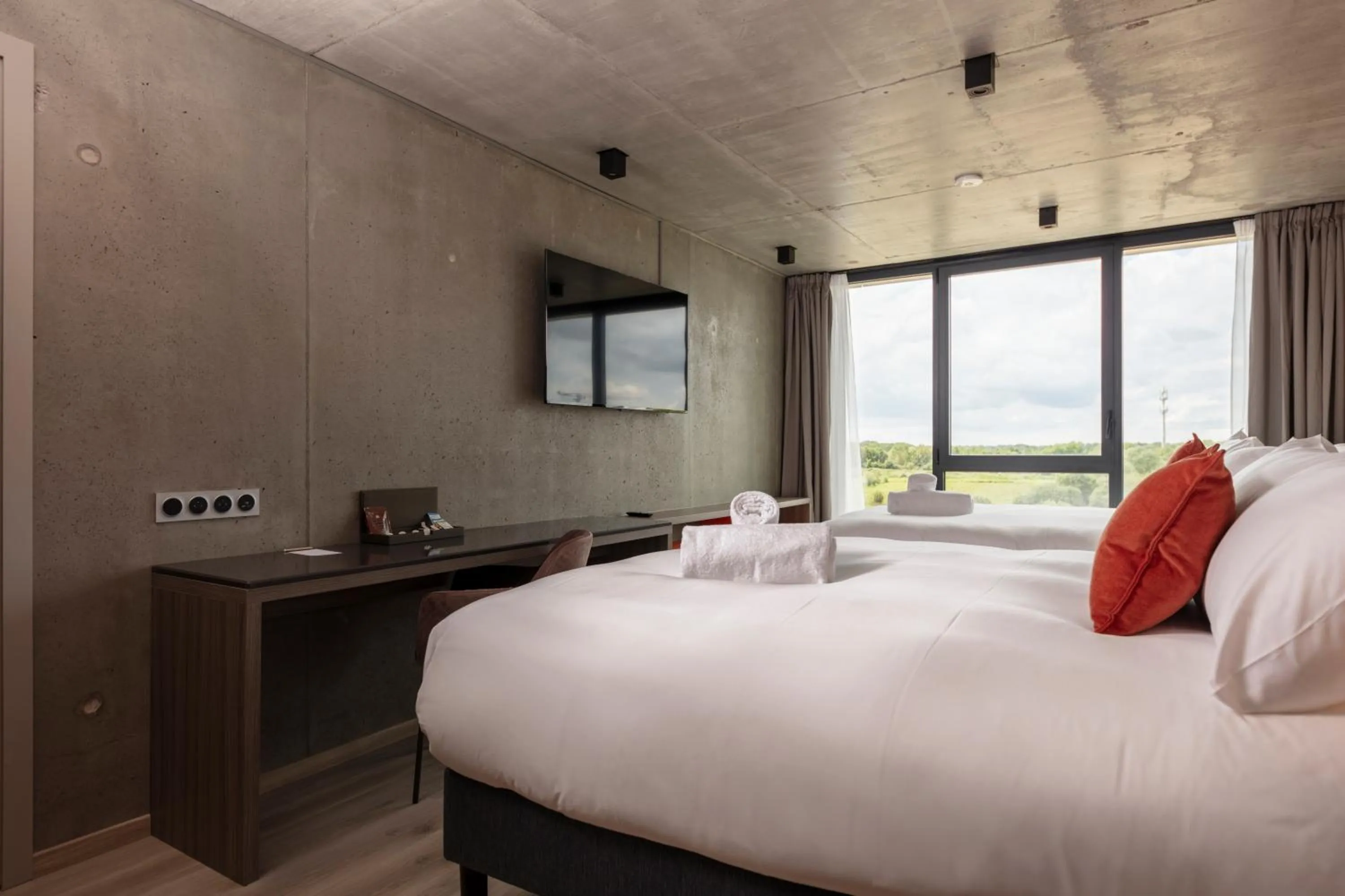 Photo of the whole room, Bed in Ki Space Hotel & Spa - near Disneyland Paris