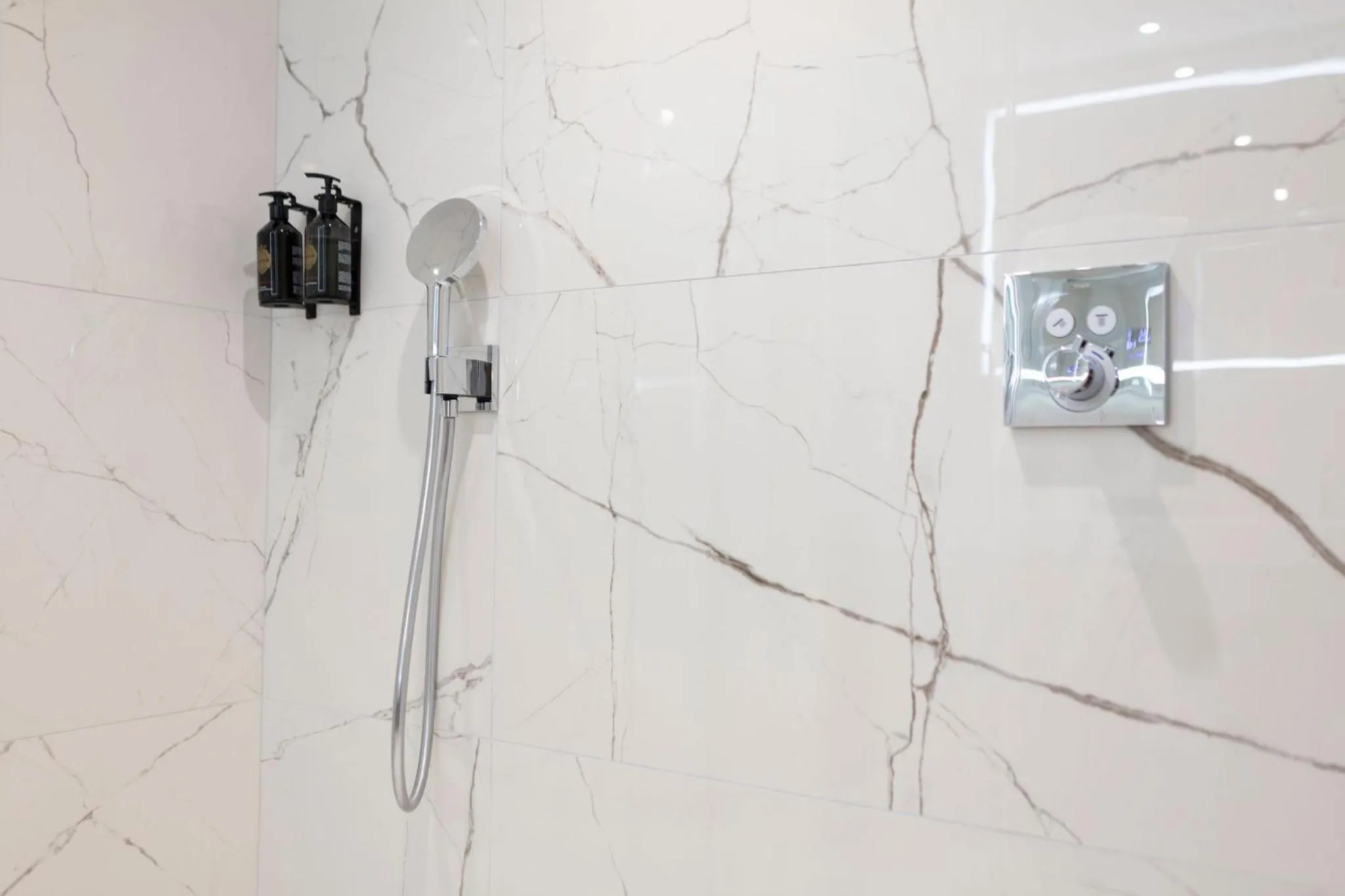 Shower in Ki Space Hotel & Spa - near Disneyland Paris